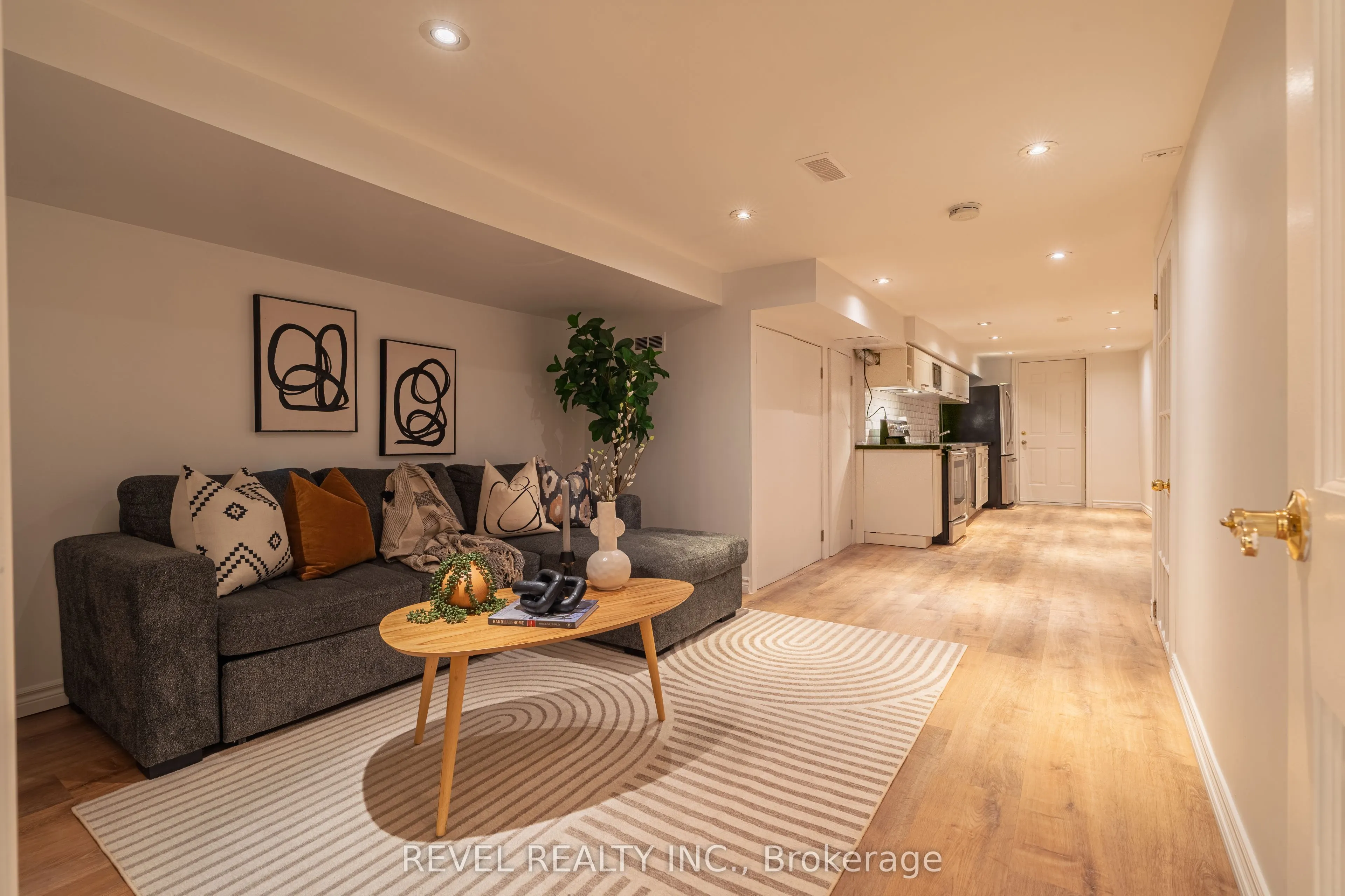 87 Earlscourt Ave Avenue S