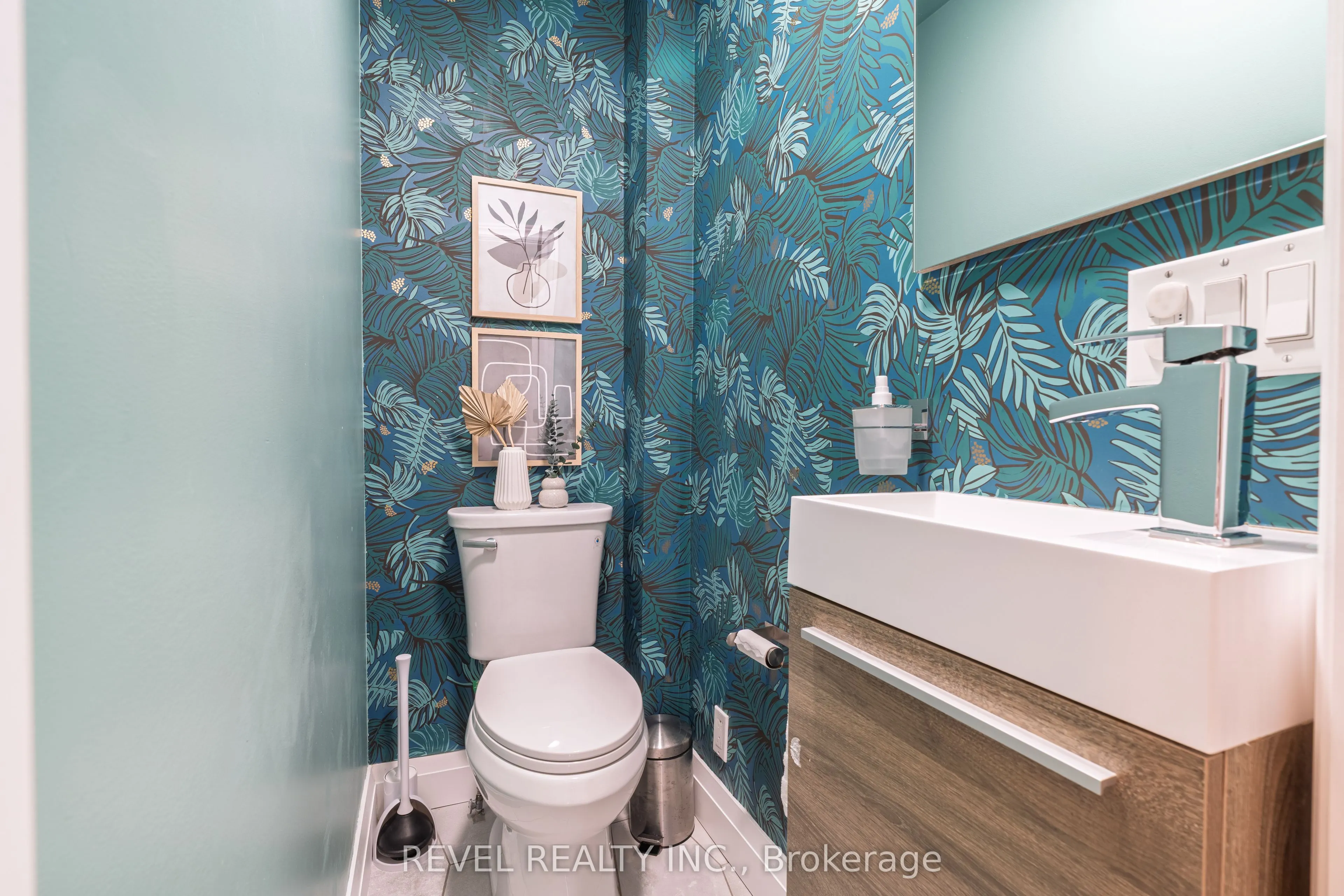 87 Earlscourt Ave Avenue S