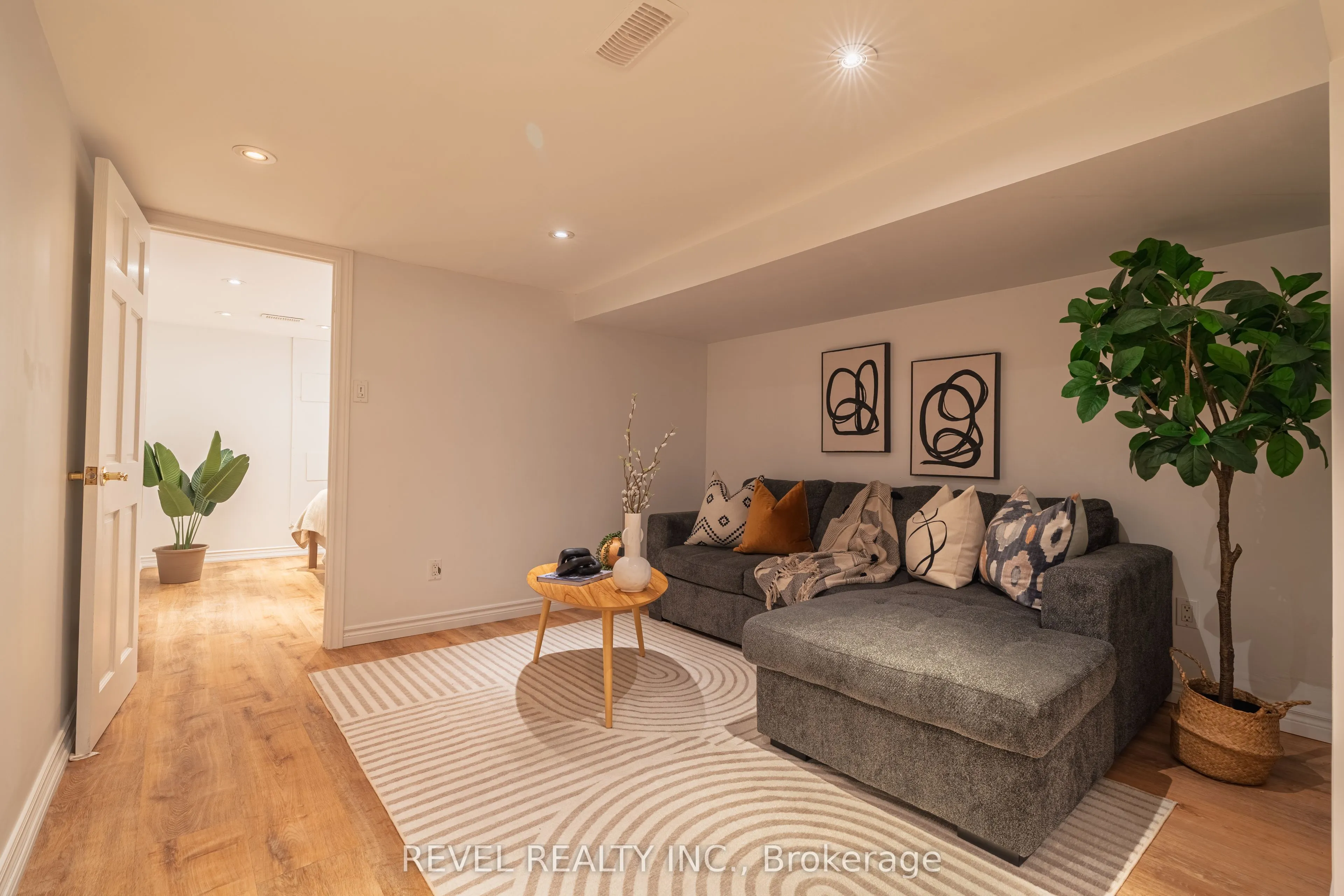 87 Earlscourt Ave Avenue S