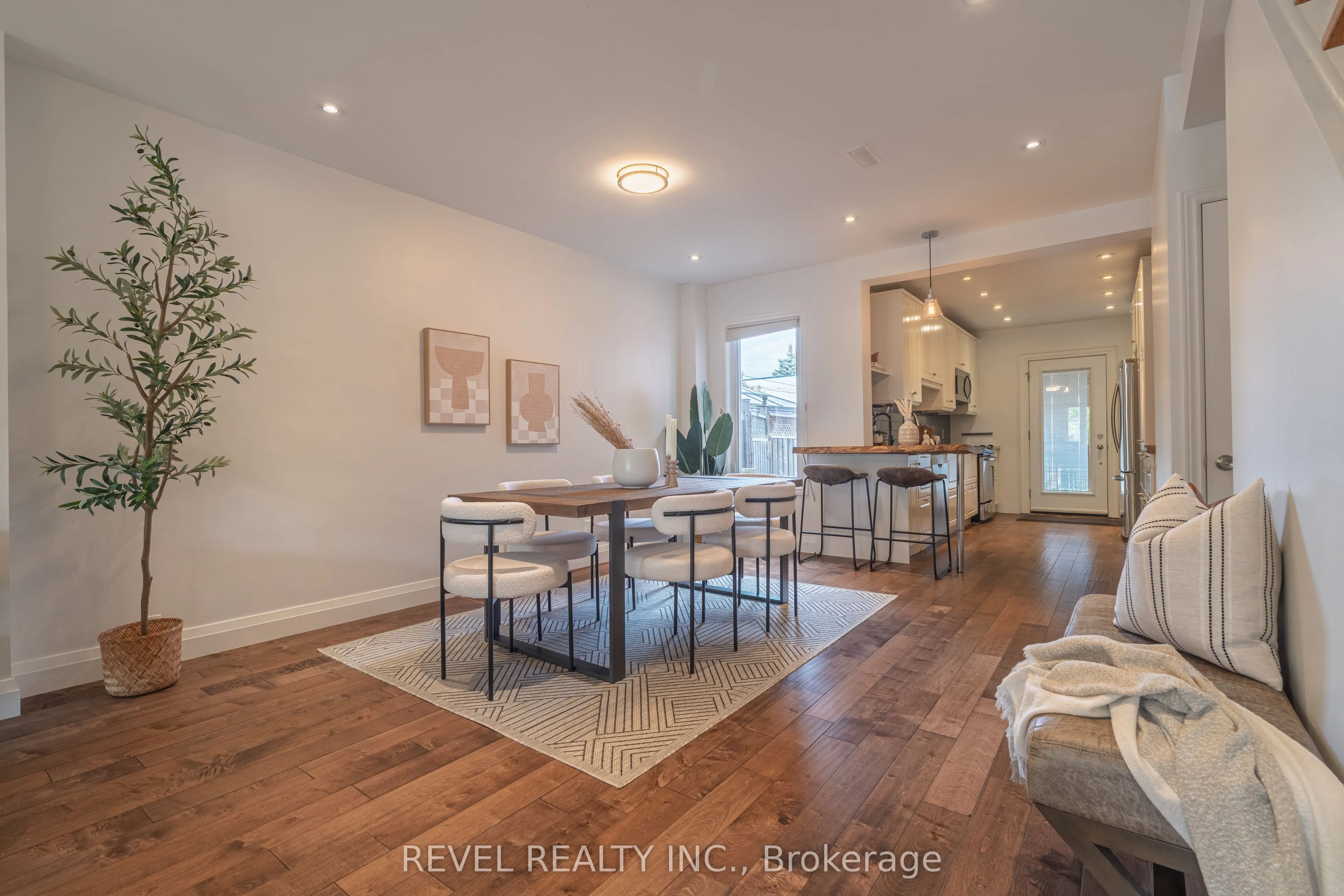 87 Earlscourt Ave Avenue S
