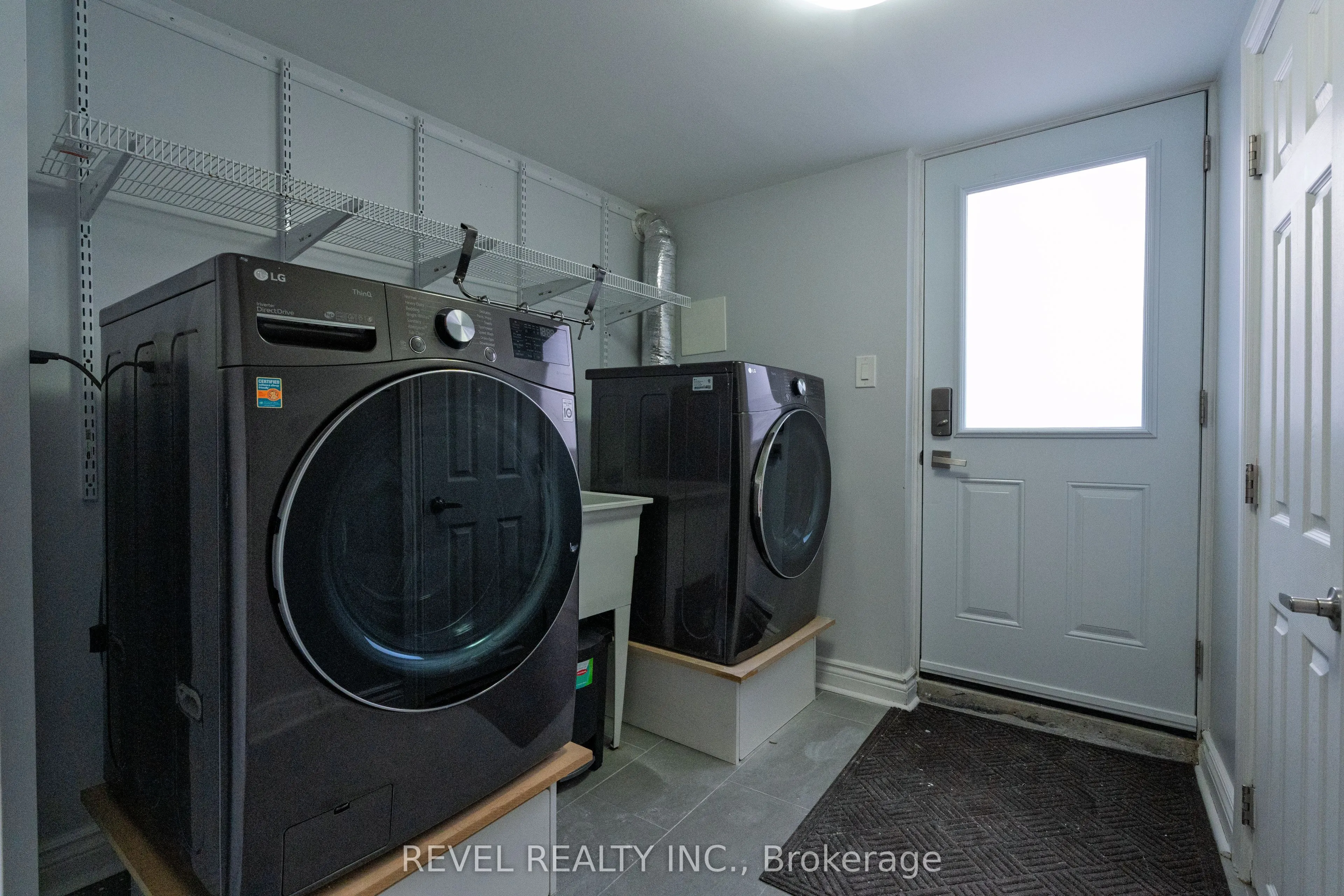 87 Earlscourt Ave Avenue S