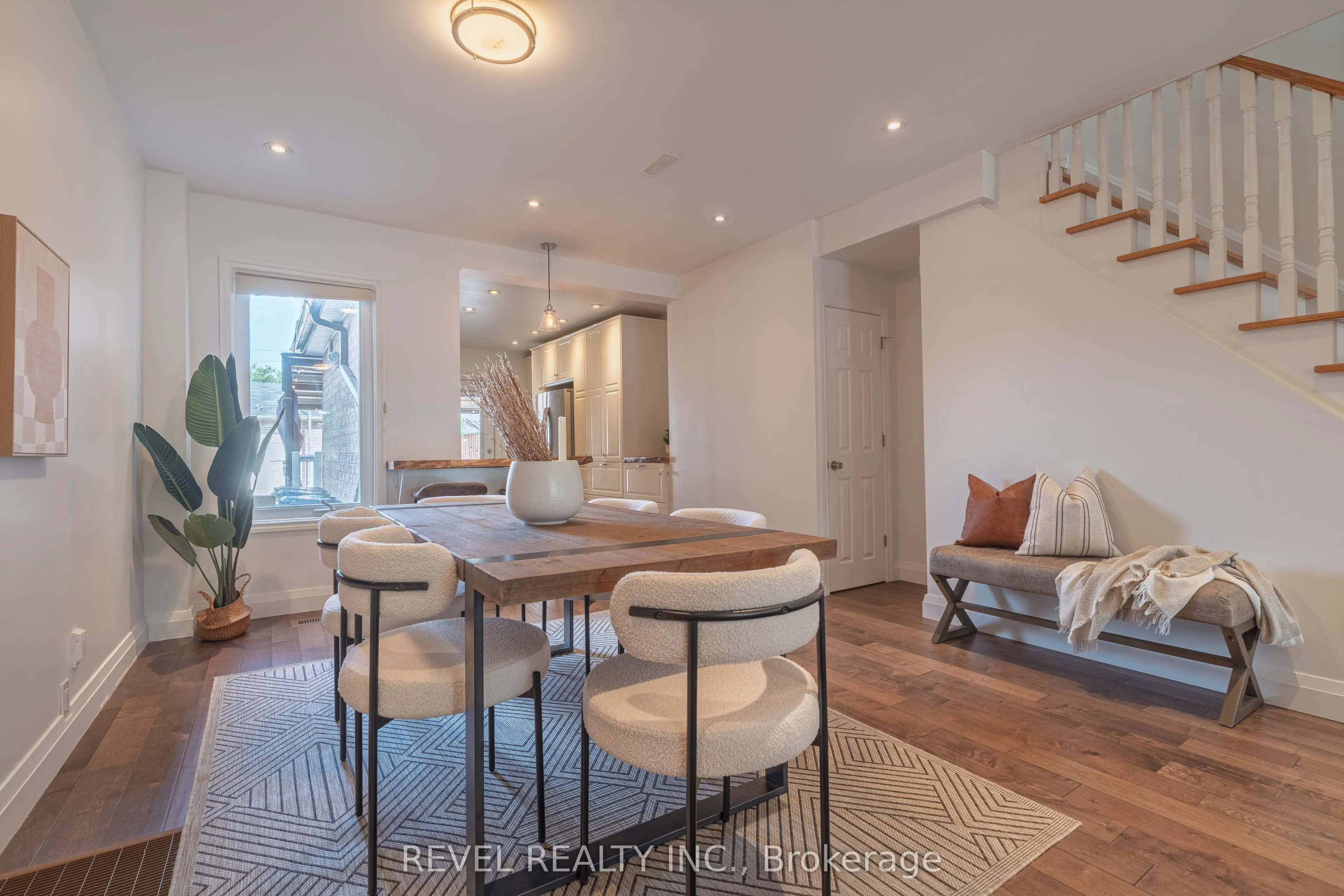 87 Earlscourt Ave Avenue S