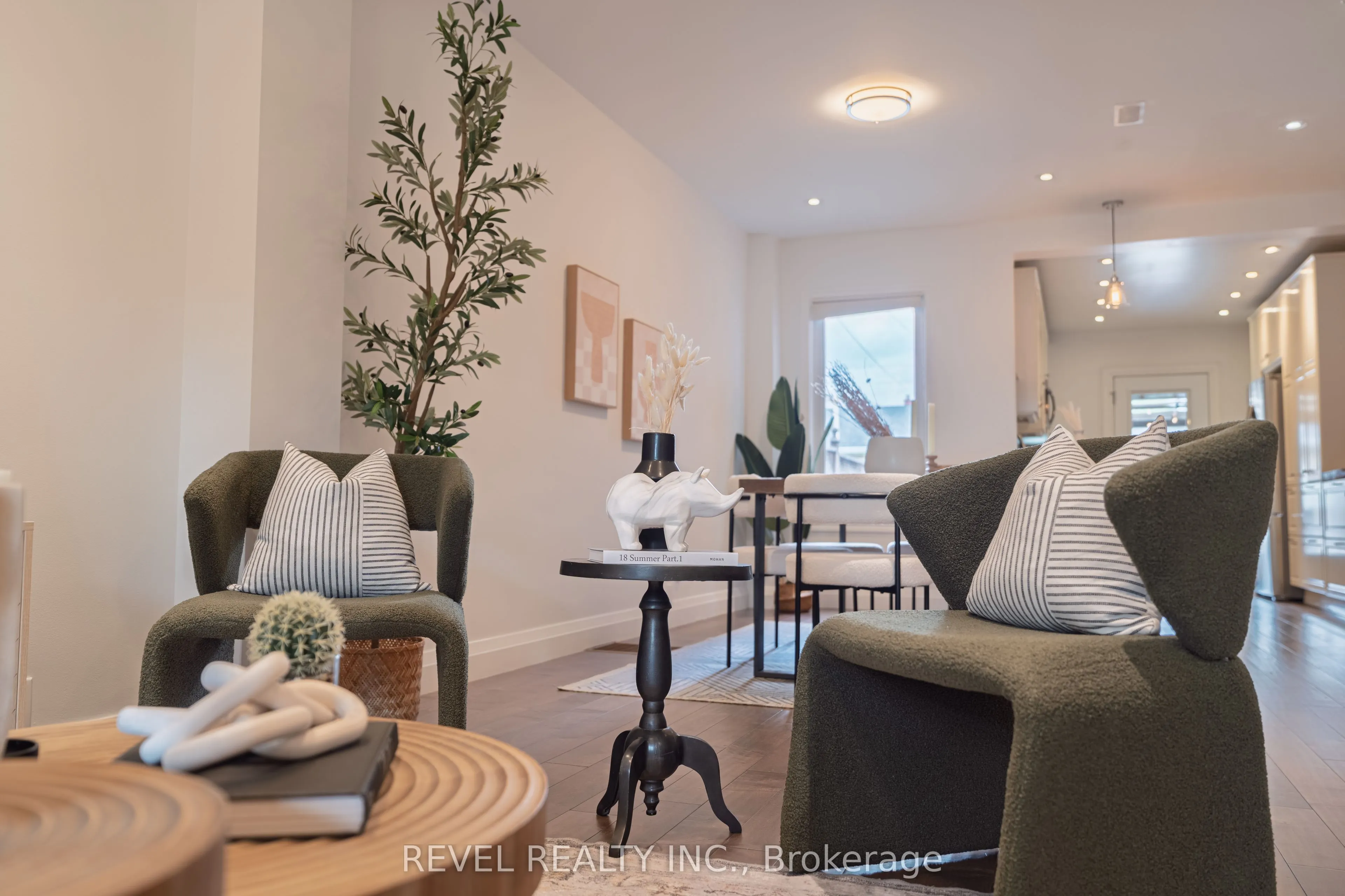87 Earlscourt Ave Avenue S