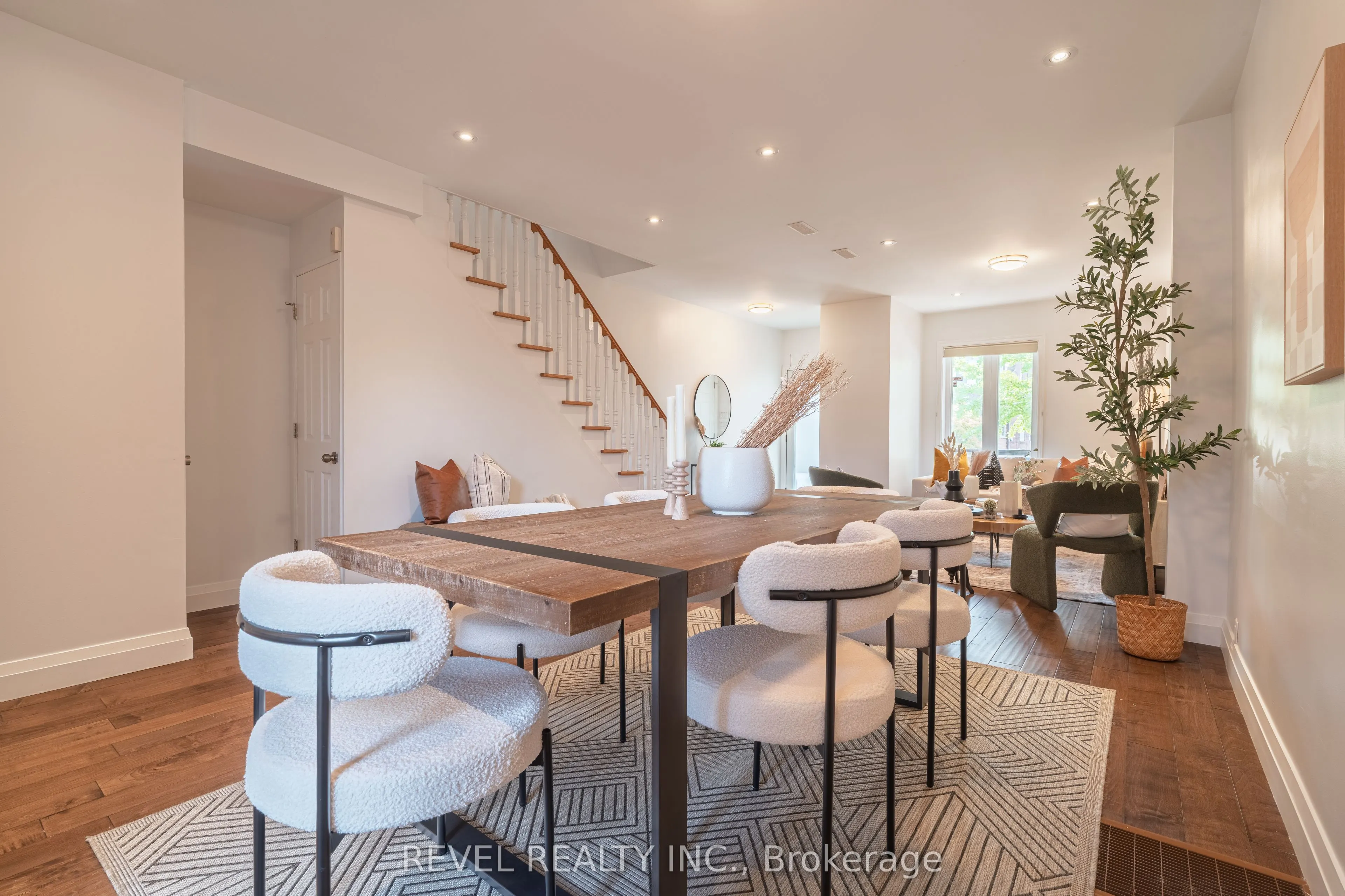 87 Earlscourt Ave Avenue S