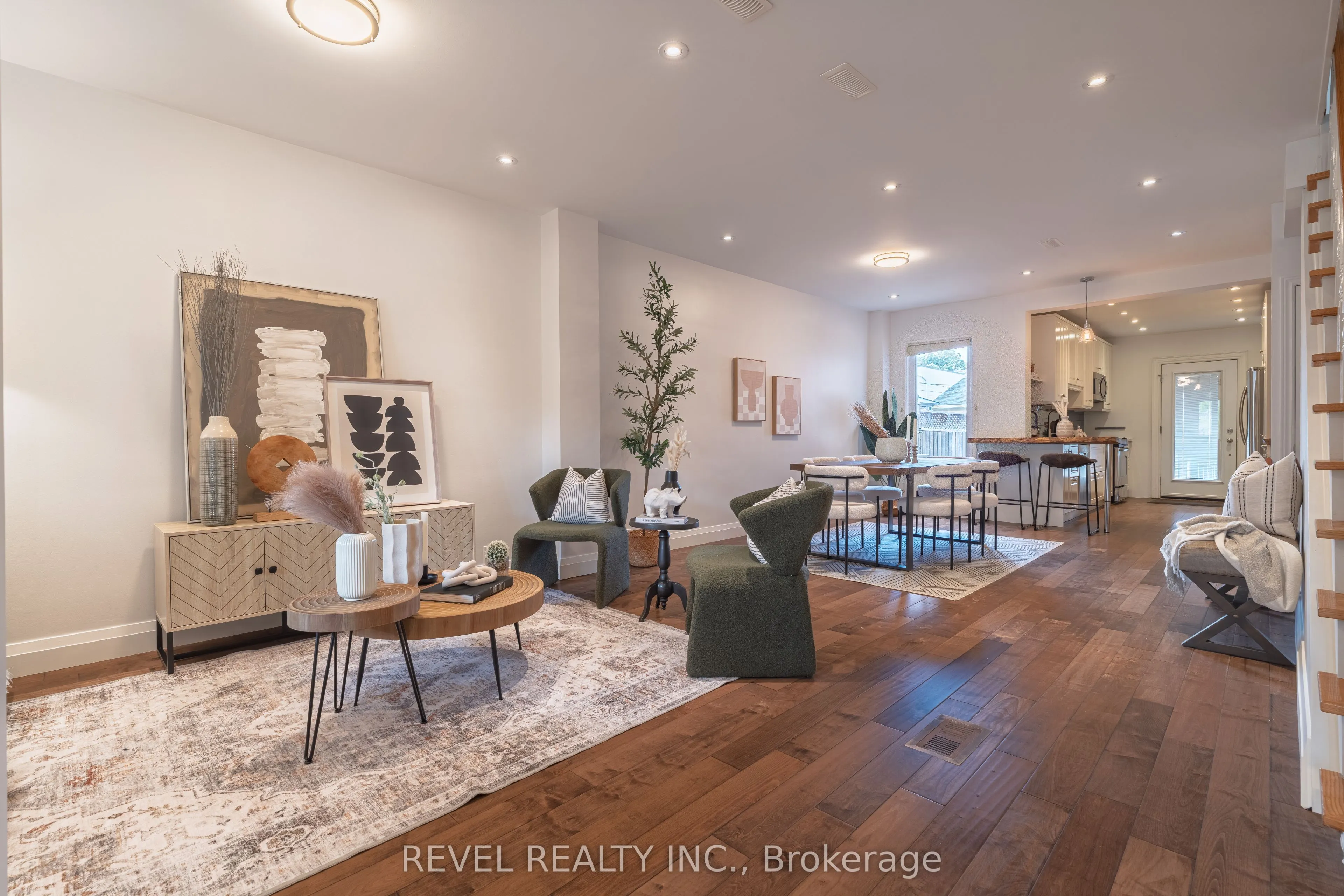 87 Earlscourt Ave Avenue S