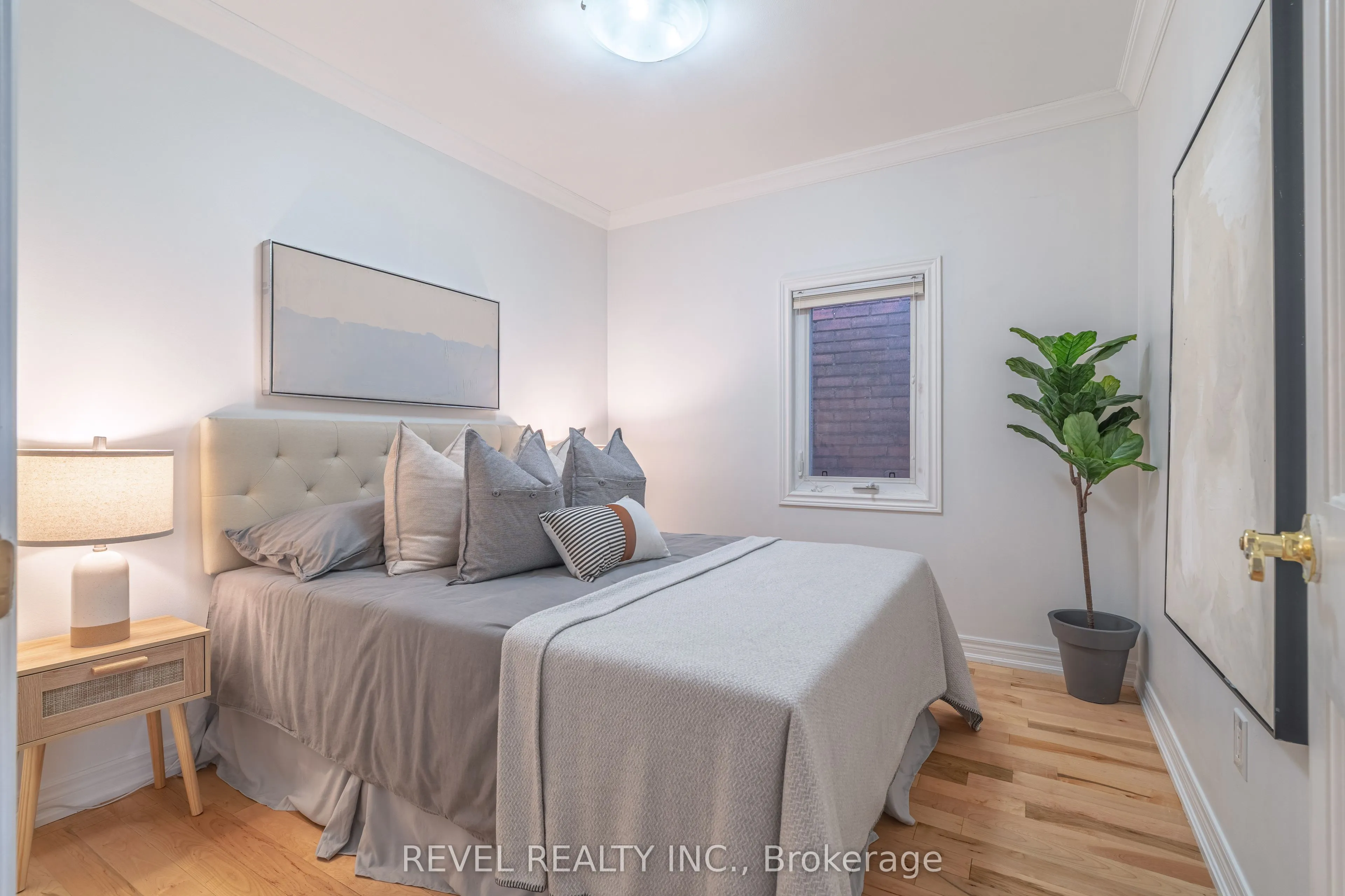 87 Earlscourt Ave Avenue S