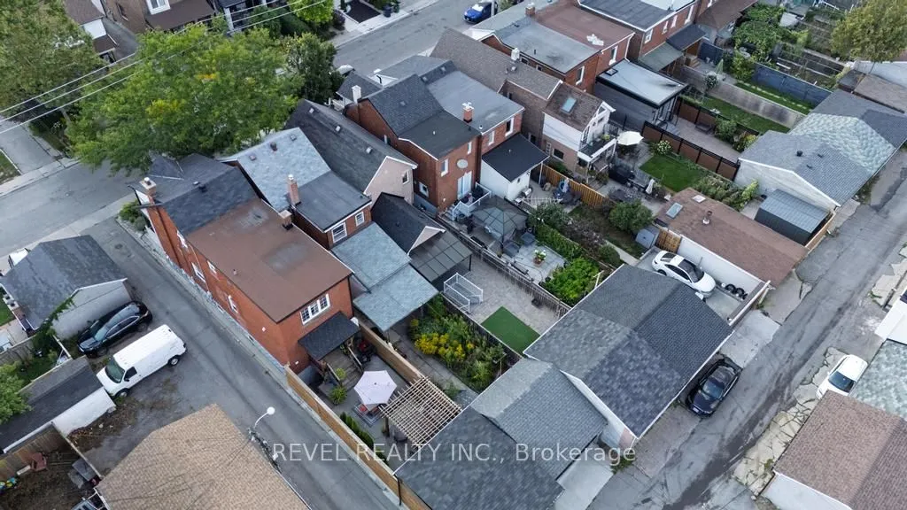 87 Earlscourt Ave Avenue S