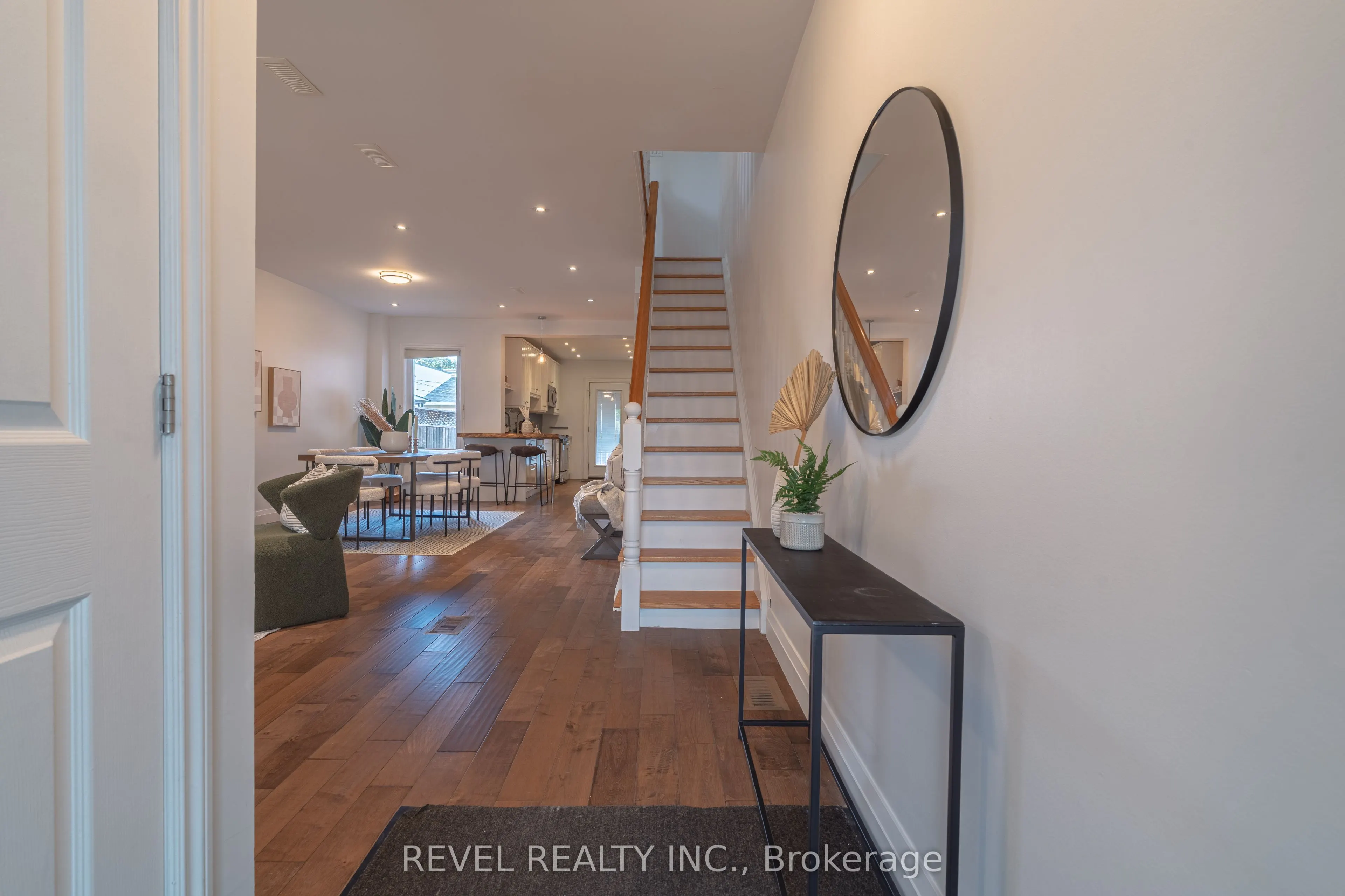 87 Earlscourt Ave Avenue S