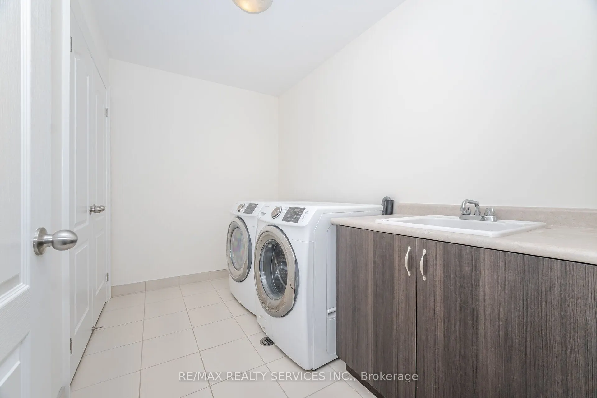 7 Lady Evelyn Crescent