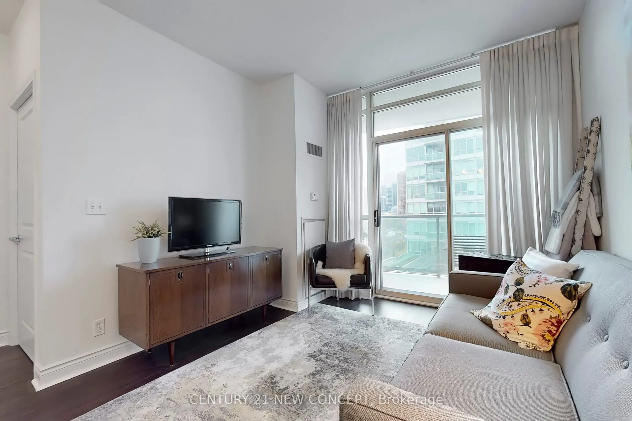 1900 Lake Shore Boulevard W, #704