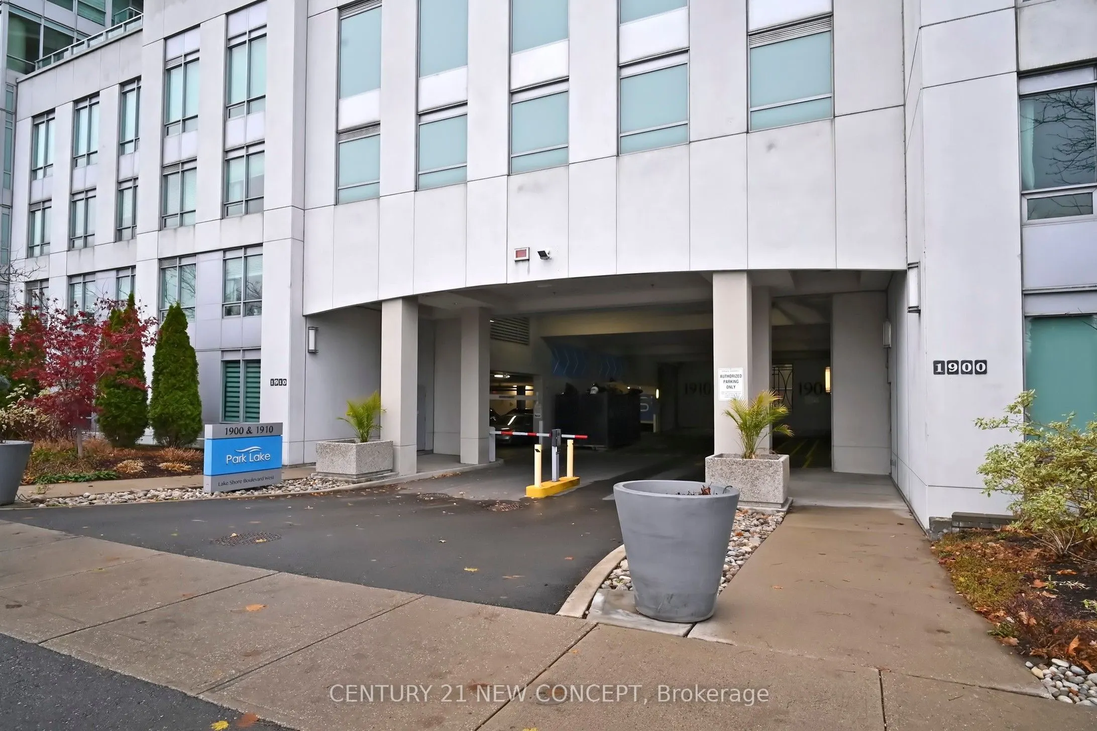 1900 Lake Shore Boulevard W, #704