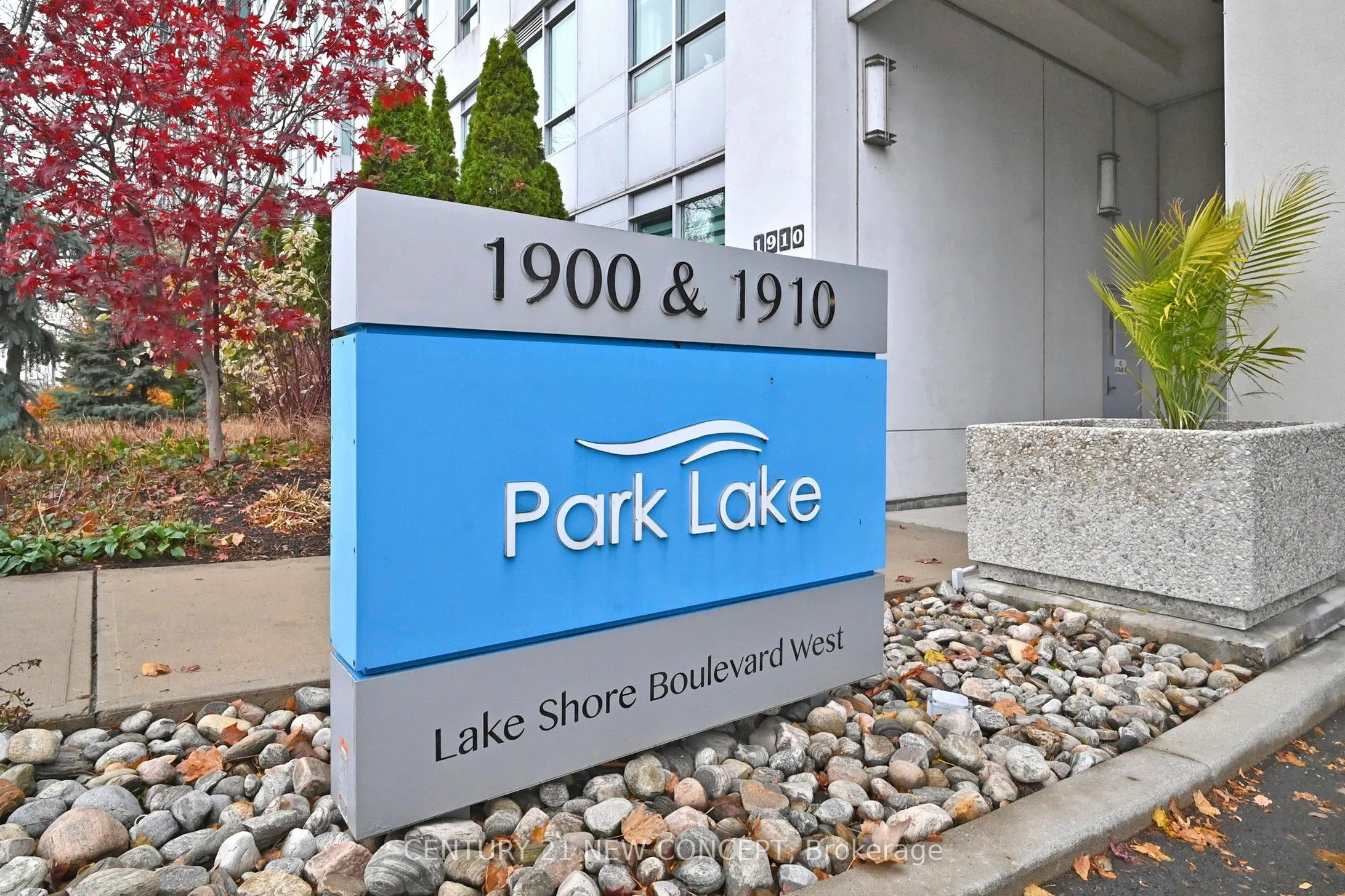 1900 Lake Shore Boulevard W, #704