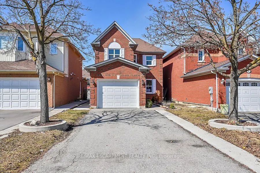 39 Blue Spruce Street