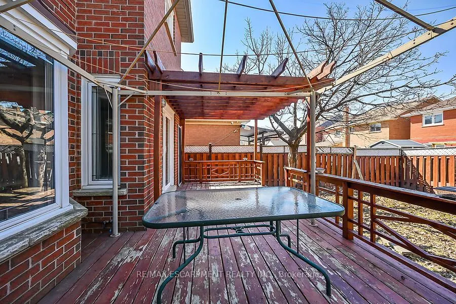 39 Blue Spruce Street