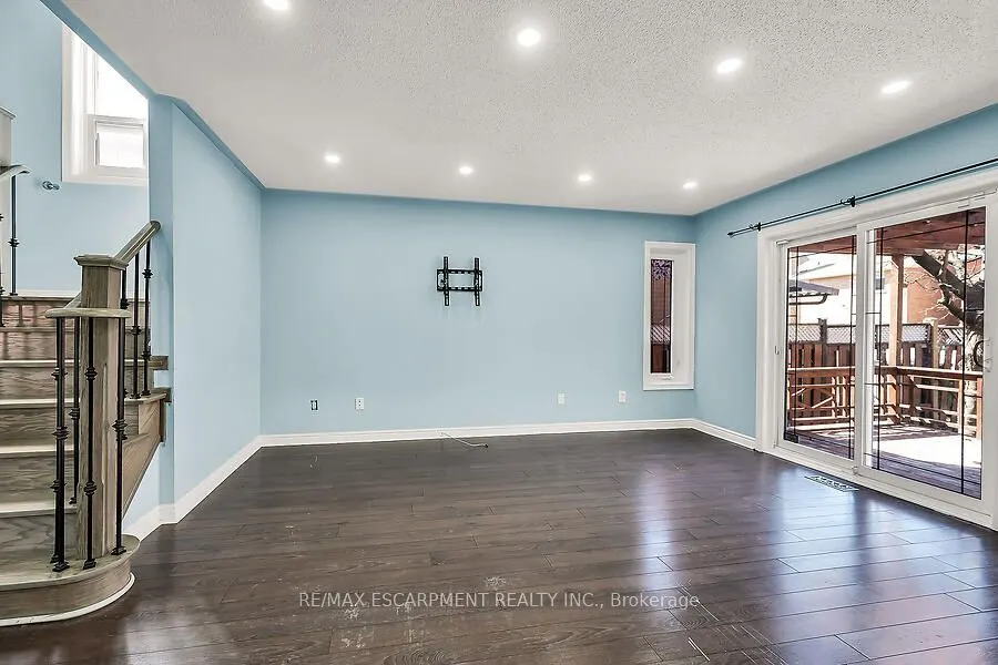 39 Blue Spruce Street