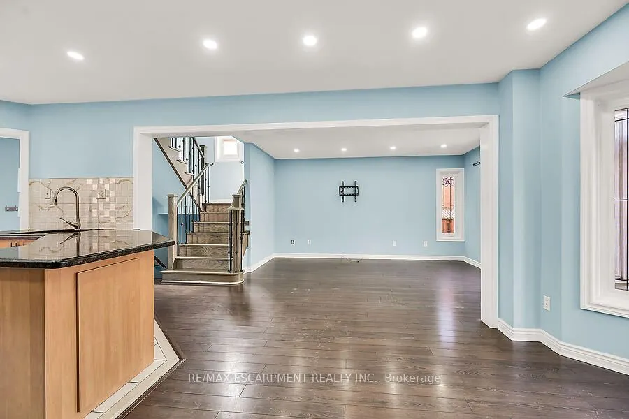 39 Blue Spruce Street