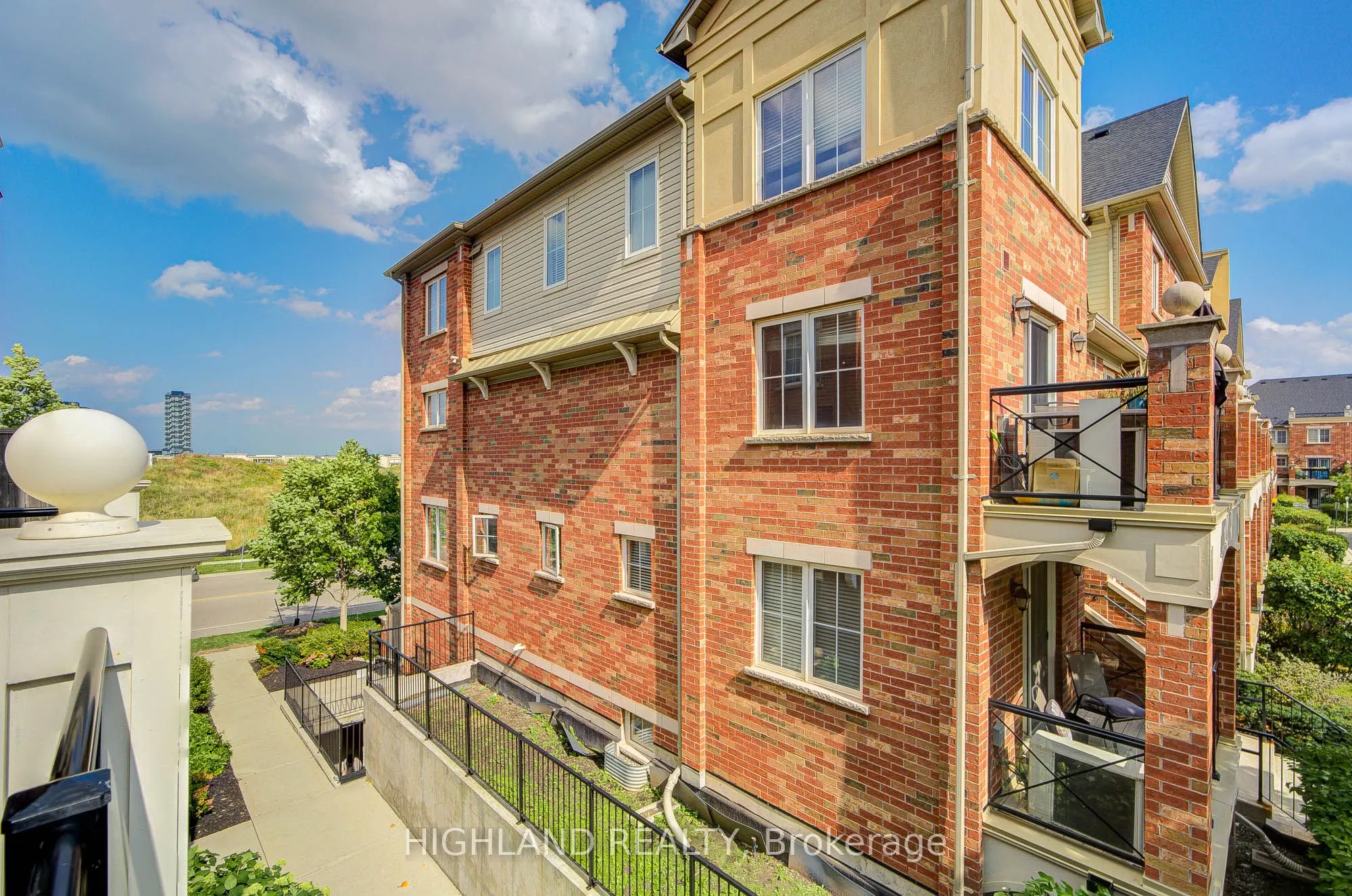 2460 Post Road, #7