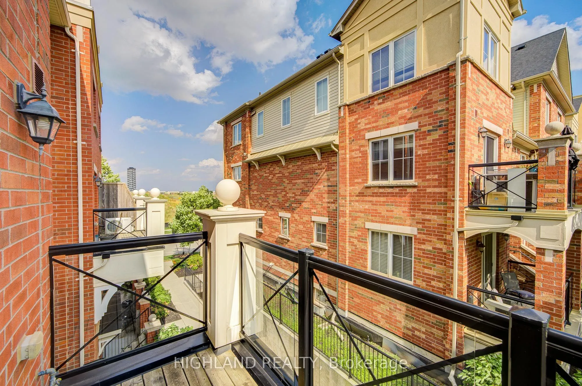 2460 Post Road, #7
