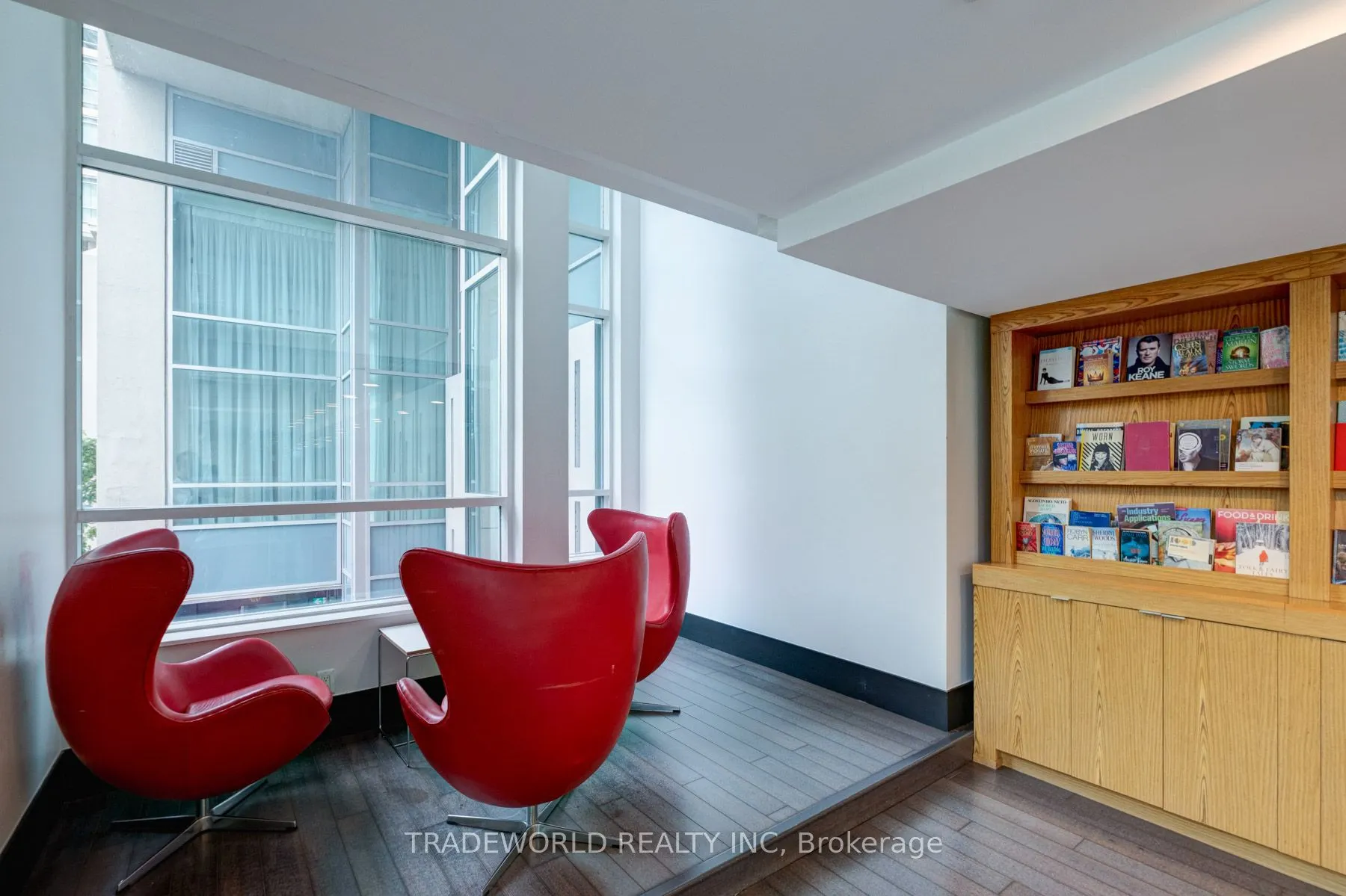 155 Legion Road N, #1711