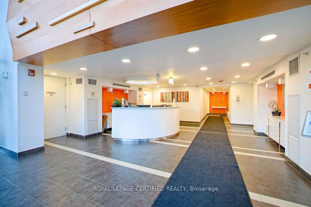 15 James Finlay Way, #1021