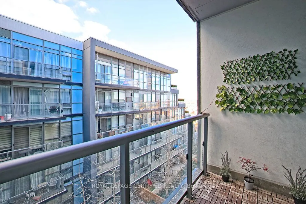 15 James Finlay Way, #1021