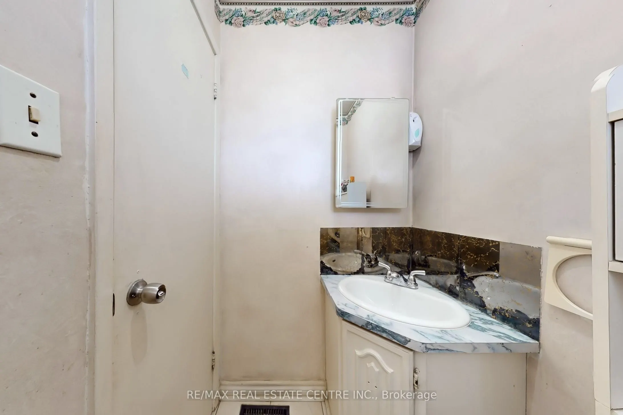 7406 Darcel Avenue, #34