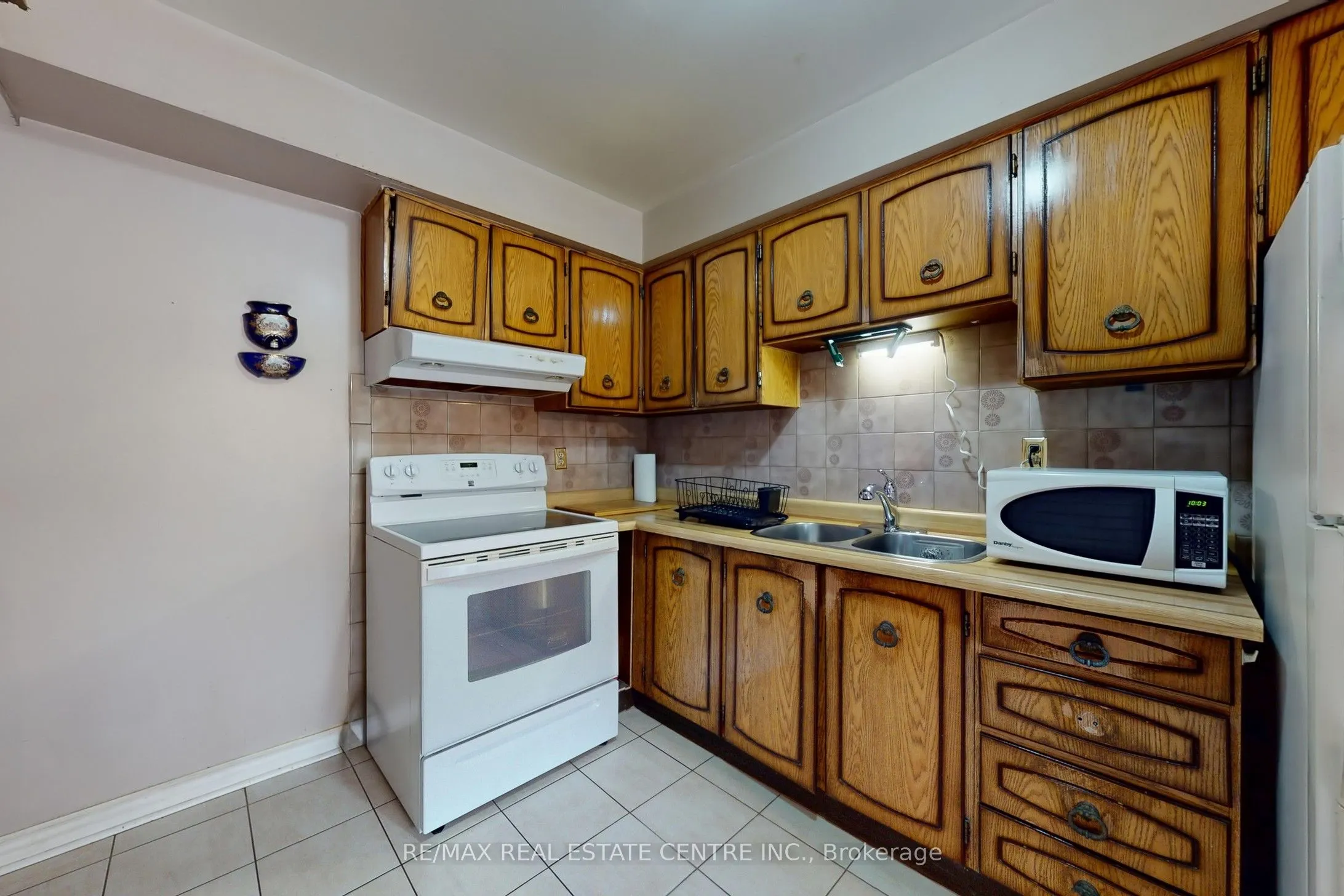 7406 Darcel Avenue, #34