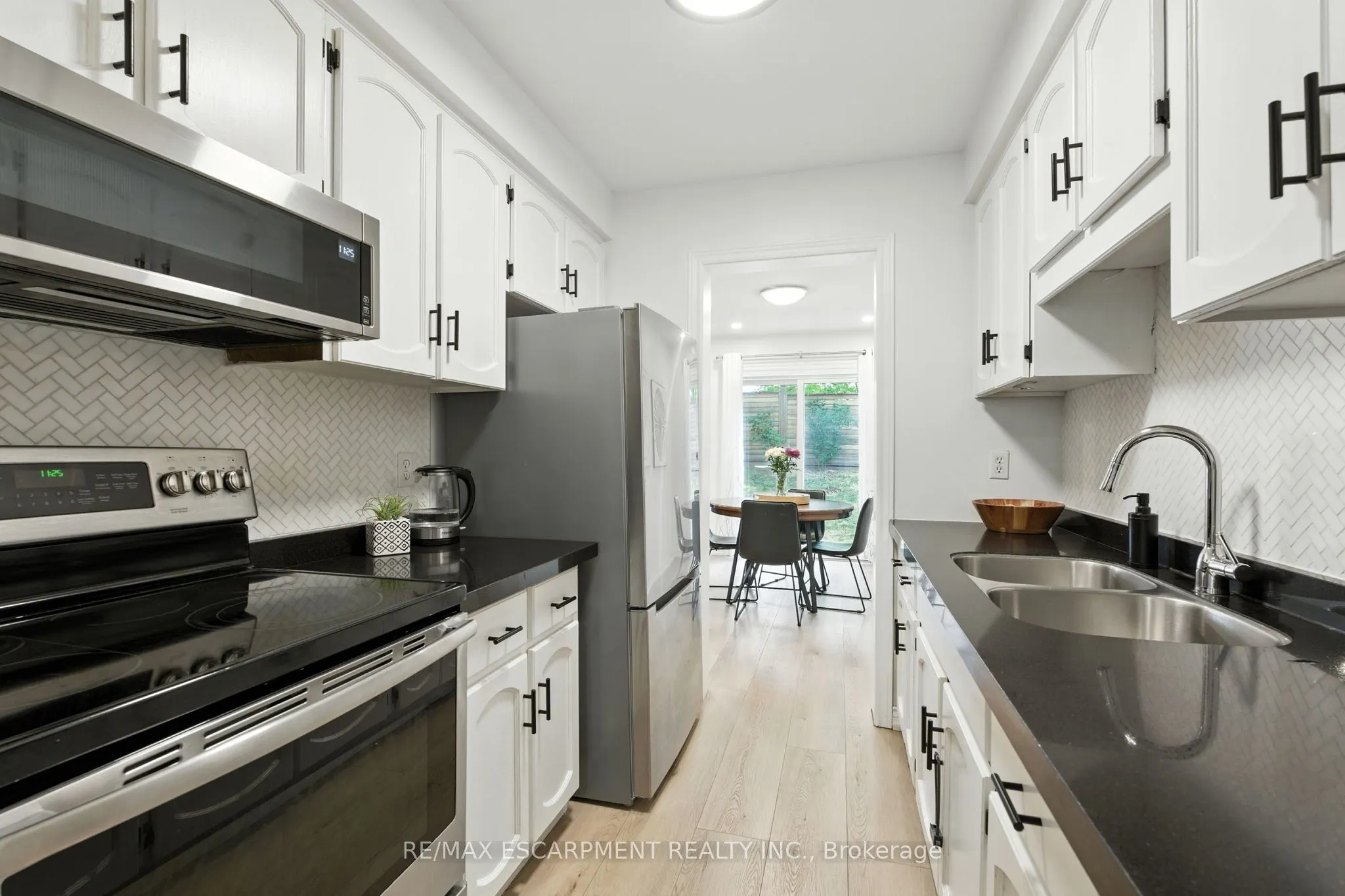 2252 Walkers Line, #4