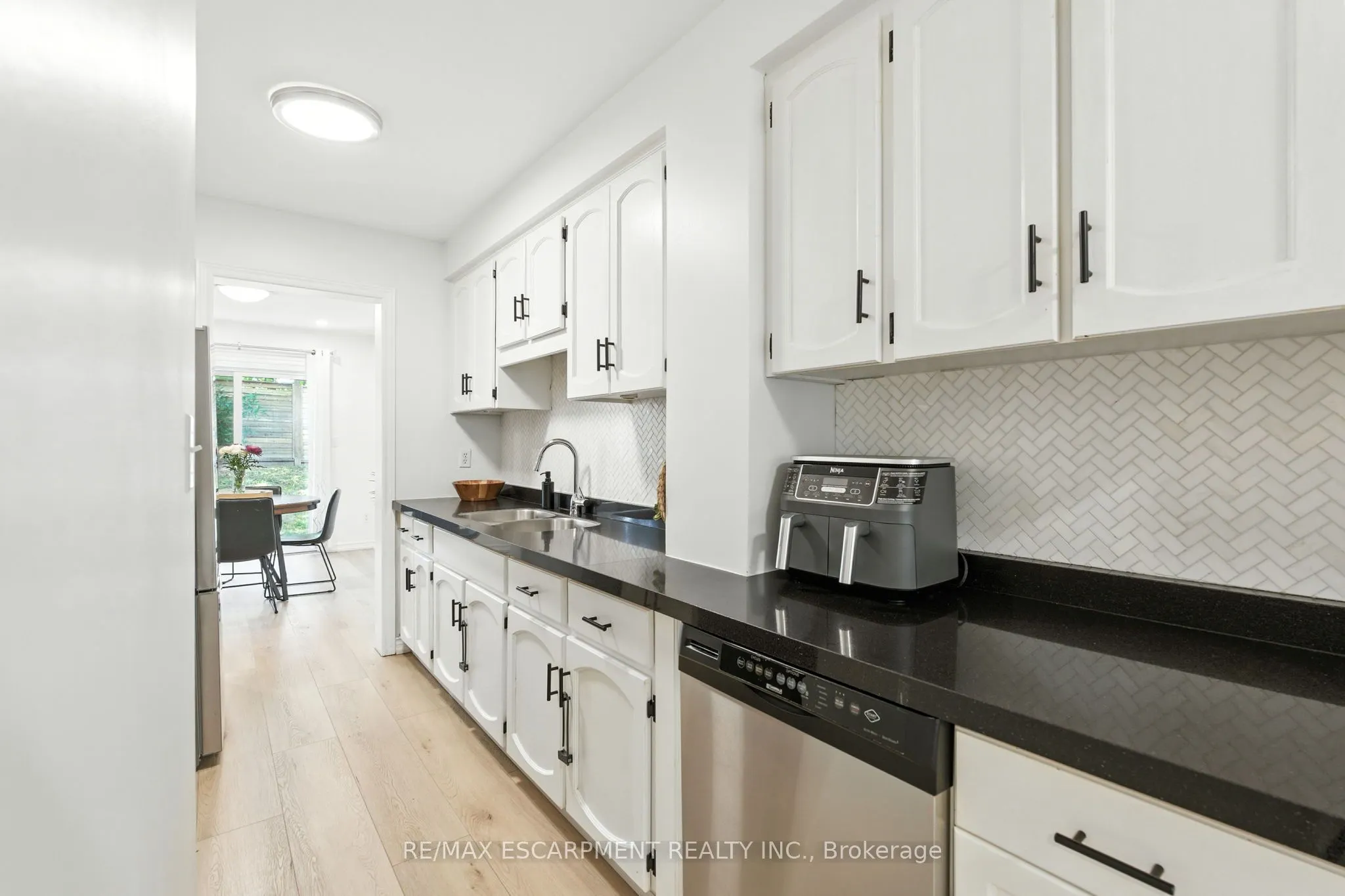 2252 Walkers Line, #4