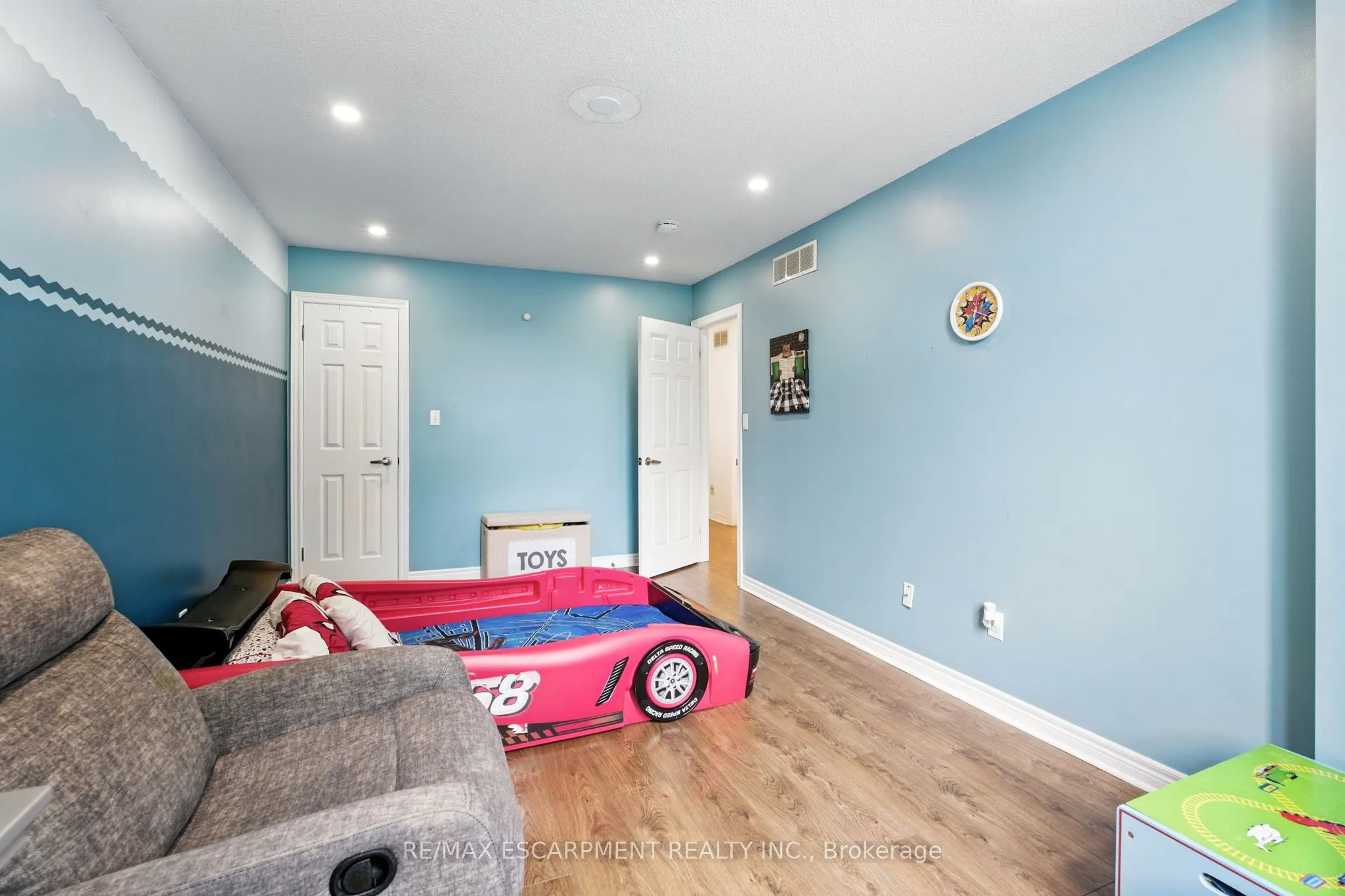 2252 Walkers Line, #4