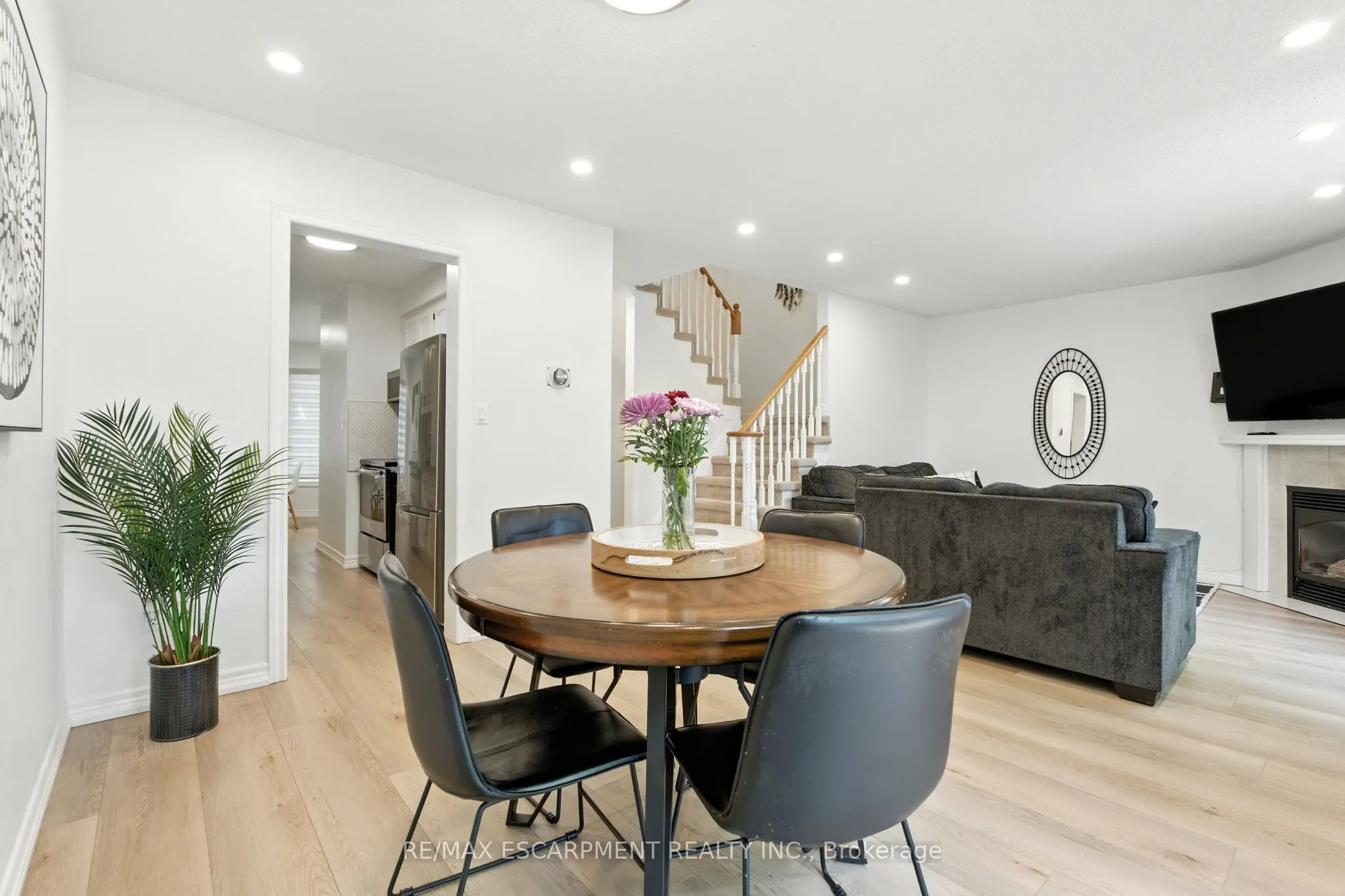 2252 Walkers Line, #4