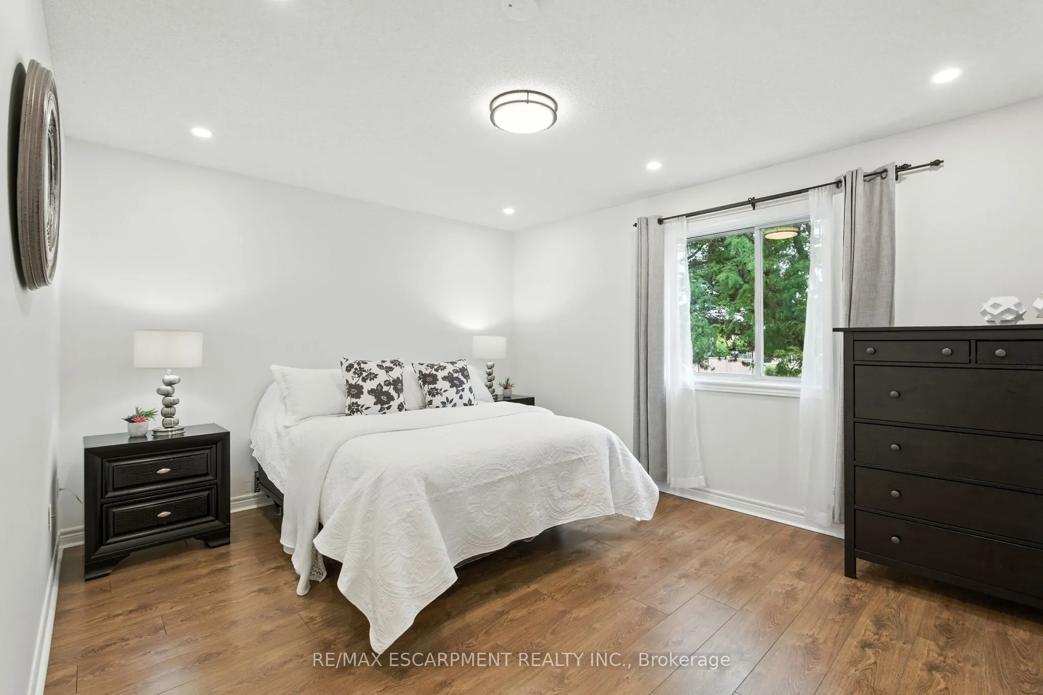 2252 Walkers Line, #4