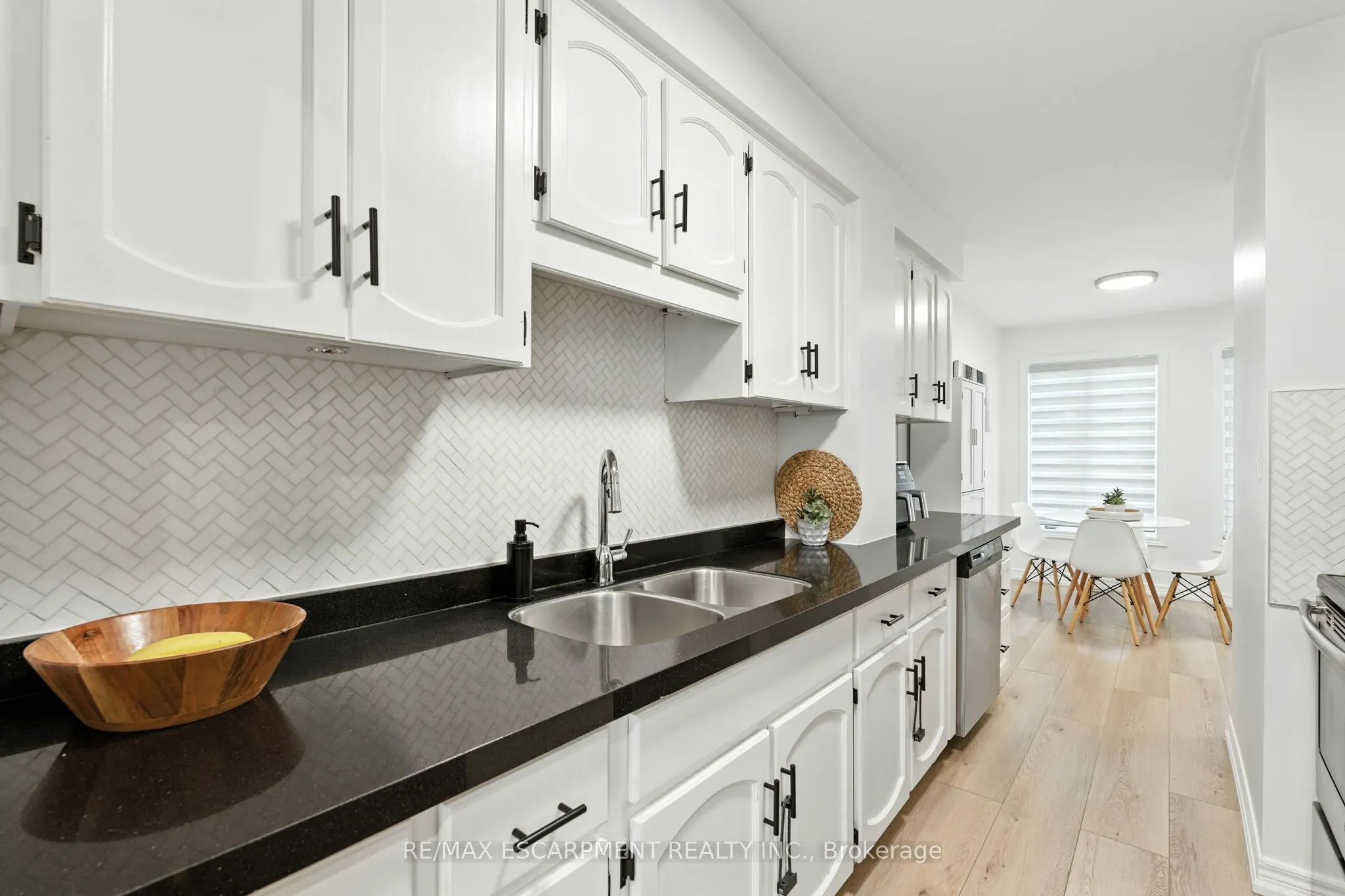 2252 Walkers Line, #4