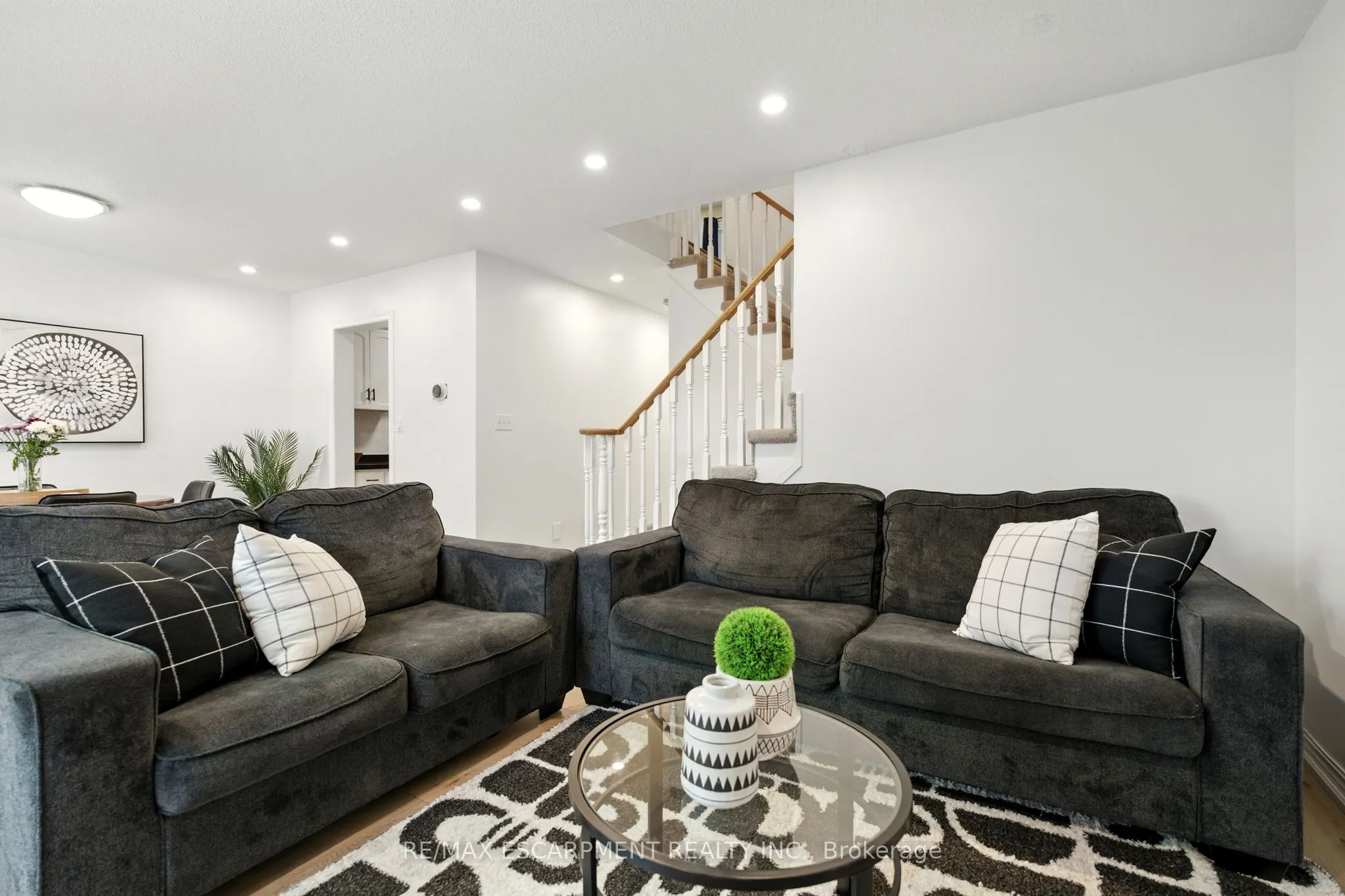 2252 Walkers Line, #4