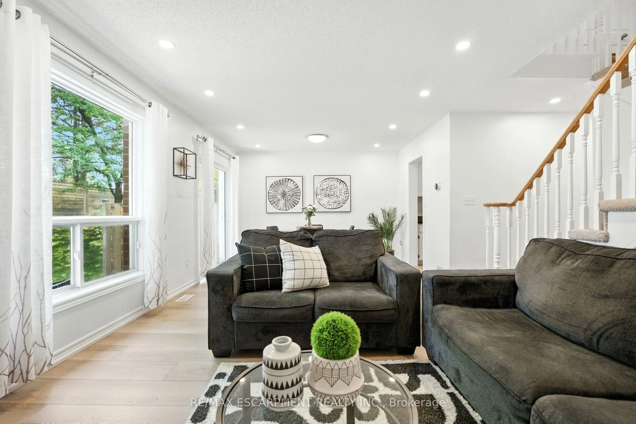 2252 Walkers Line, #4