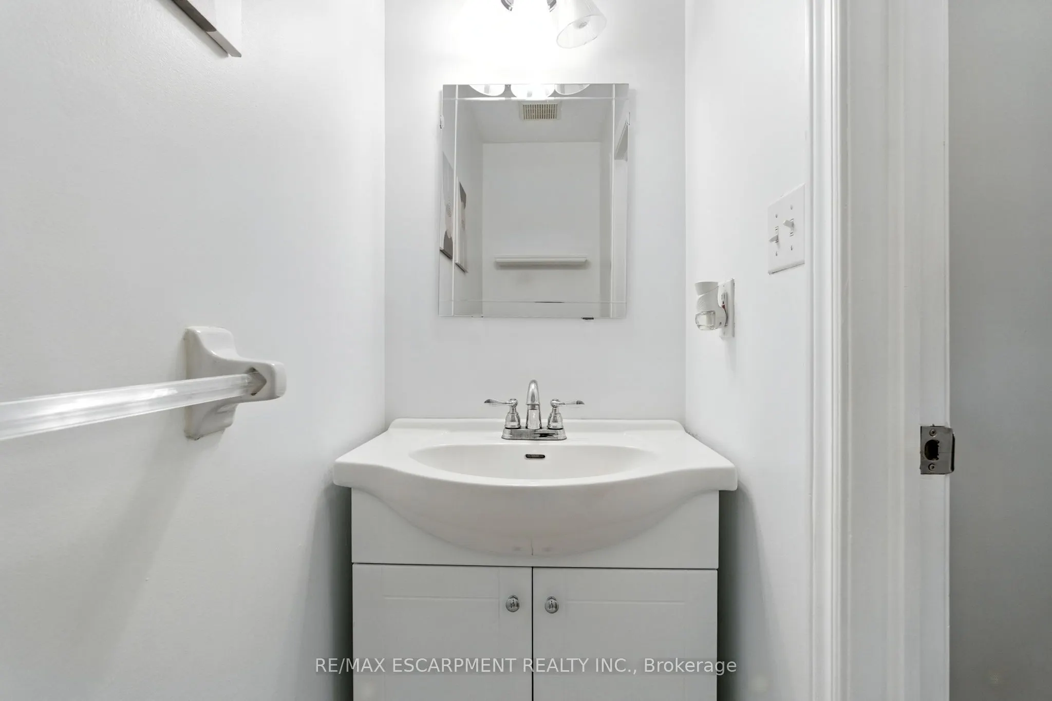 2252 Walkers Line, #4