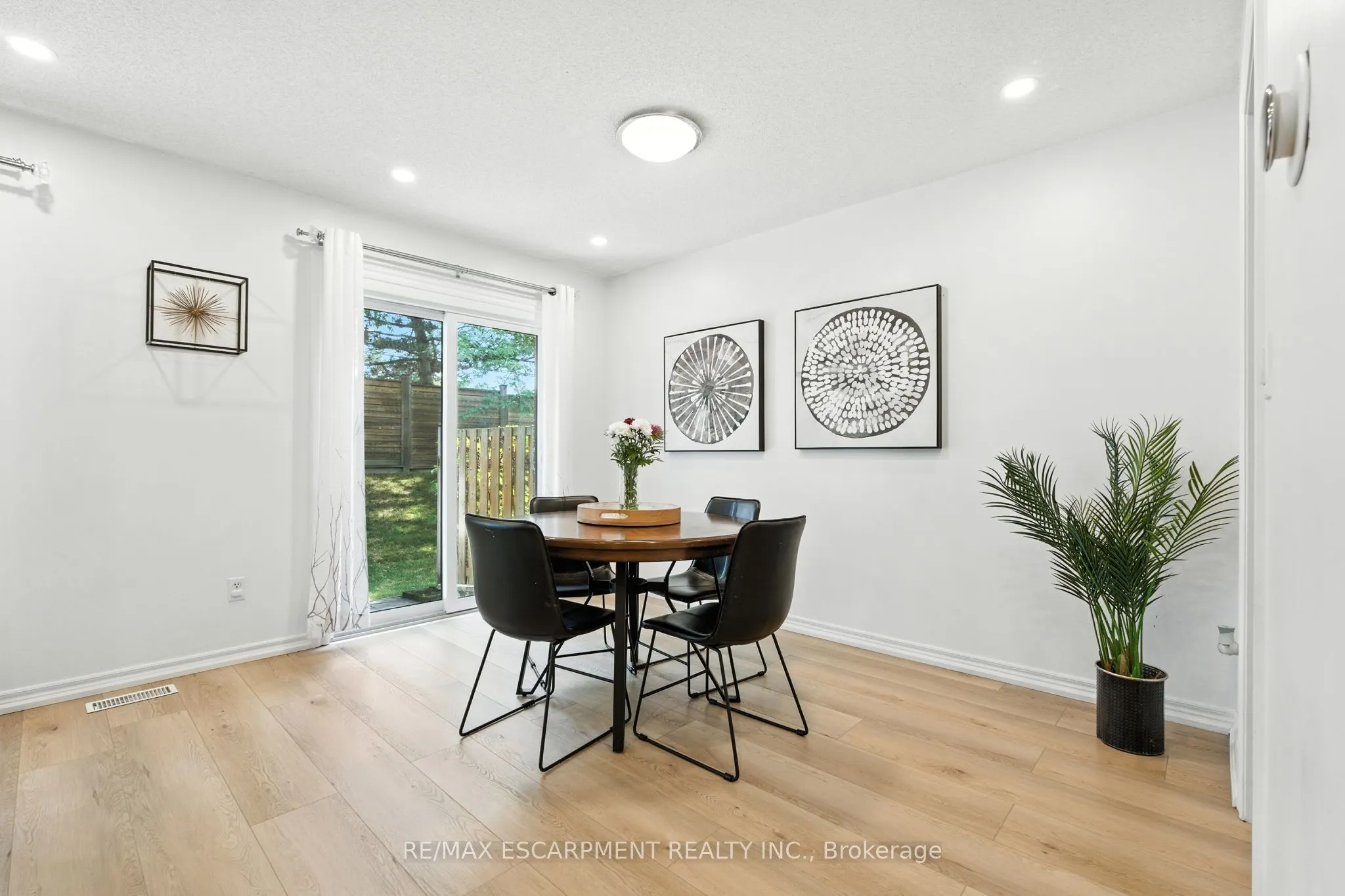 2252 Walkers Line, #4