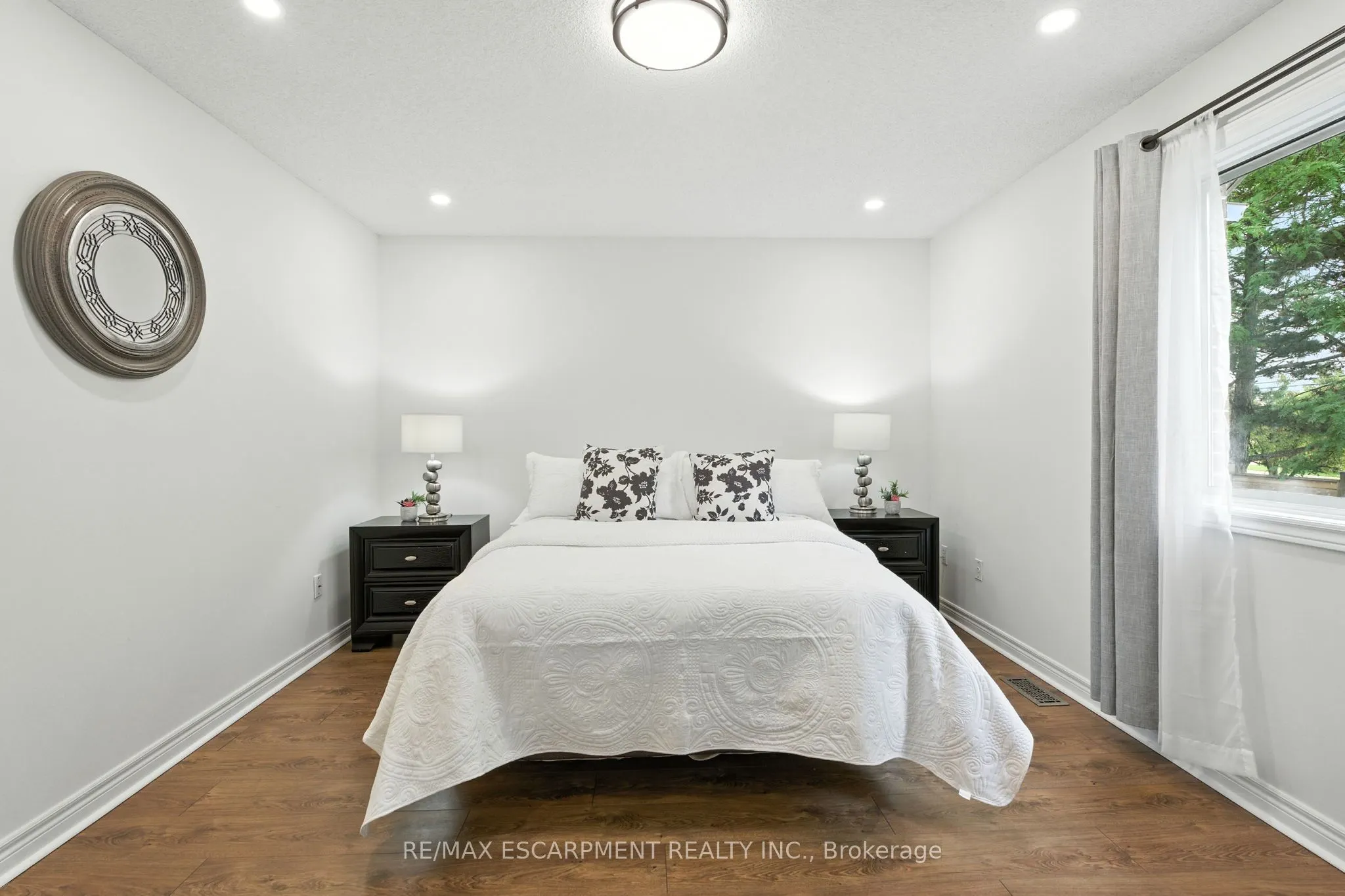 2252 Walkers Line, #4