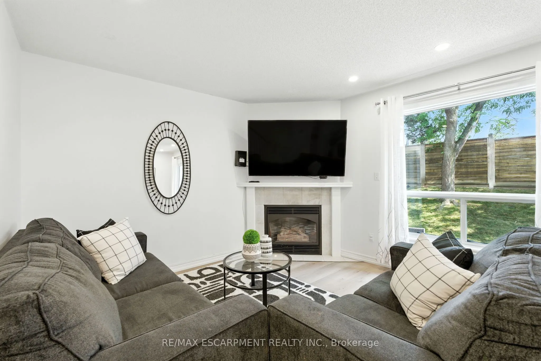 2252 Walkers Line, #4
