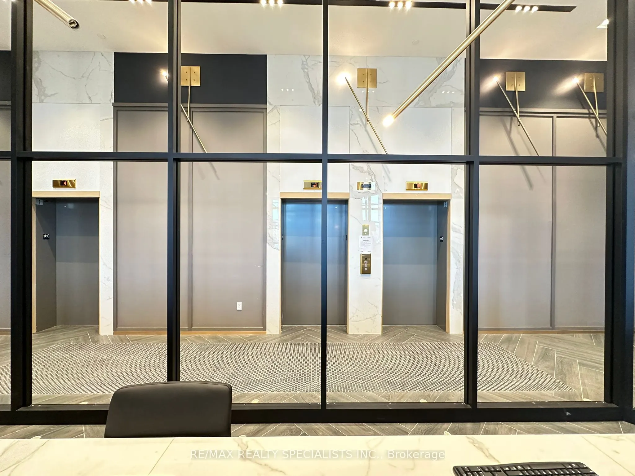 405 Dundas Street W, #808
