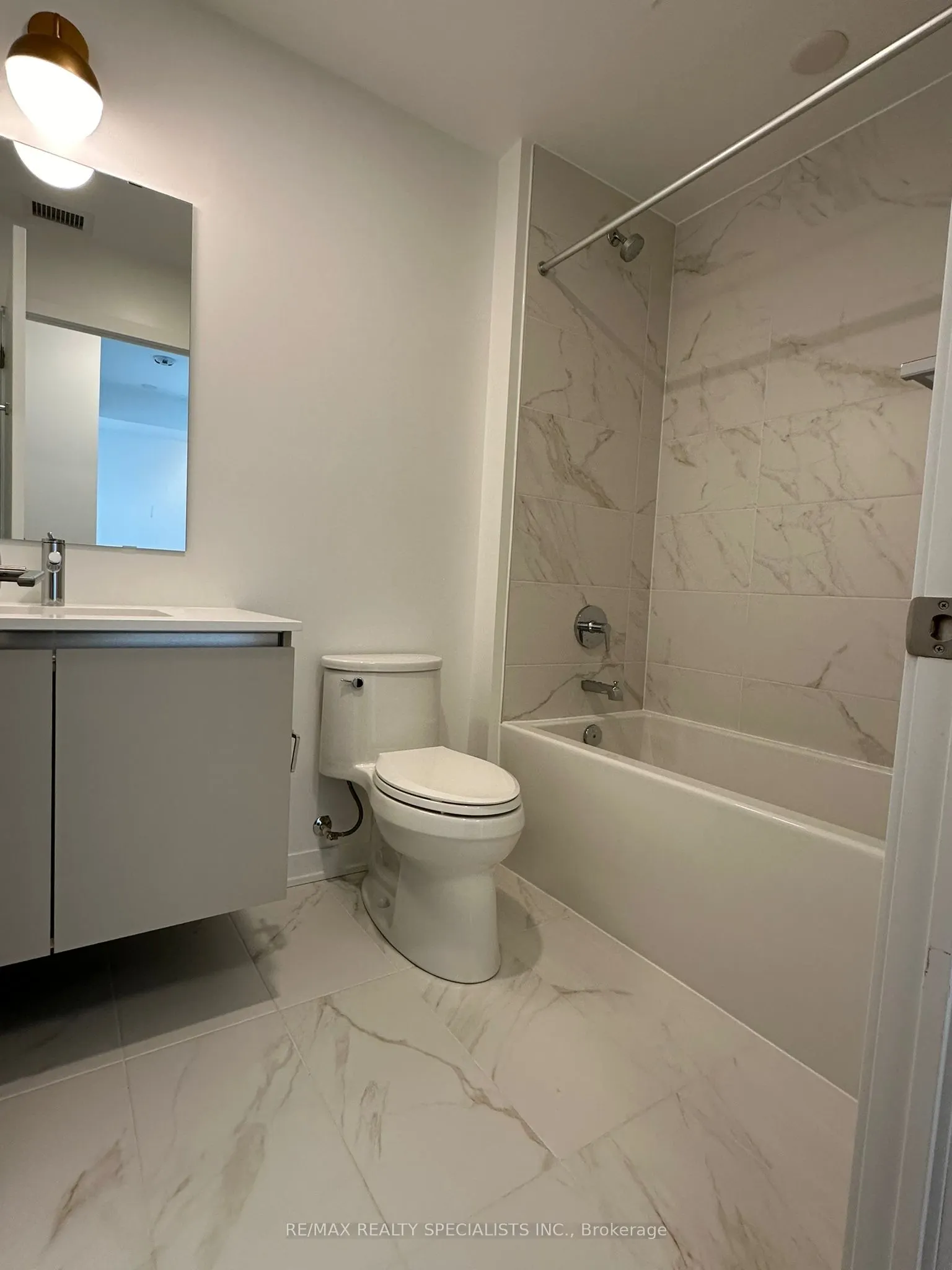 405 Dundas Street W, #808