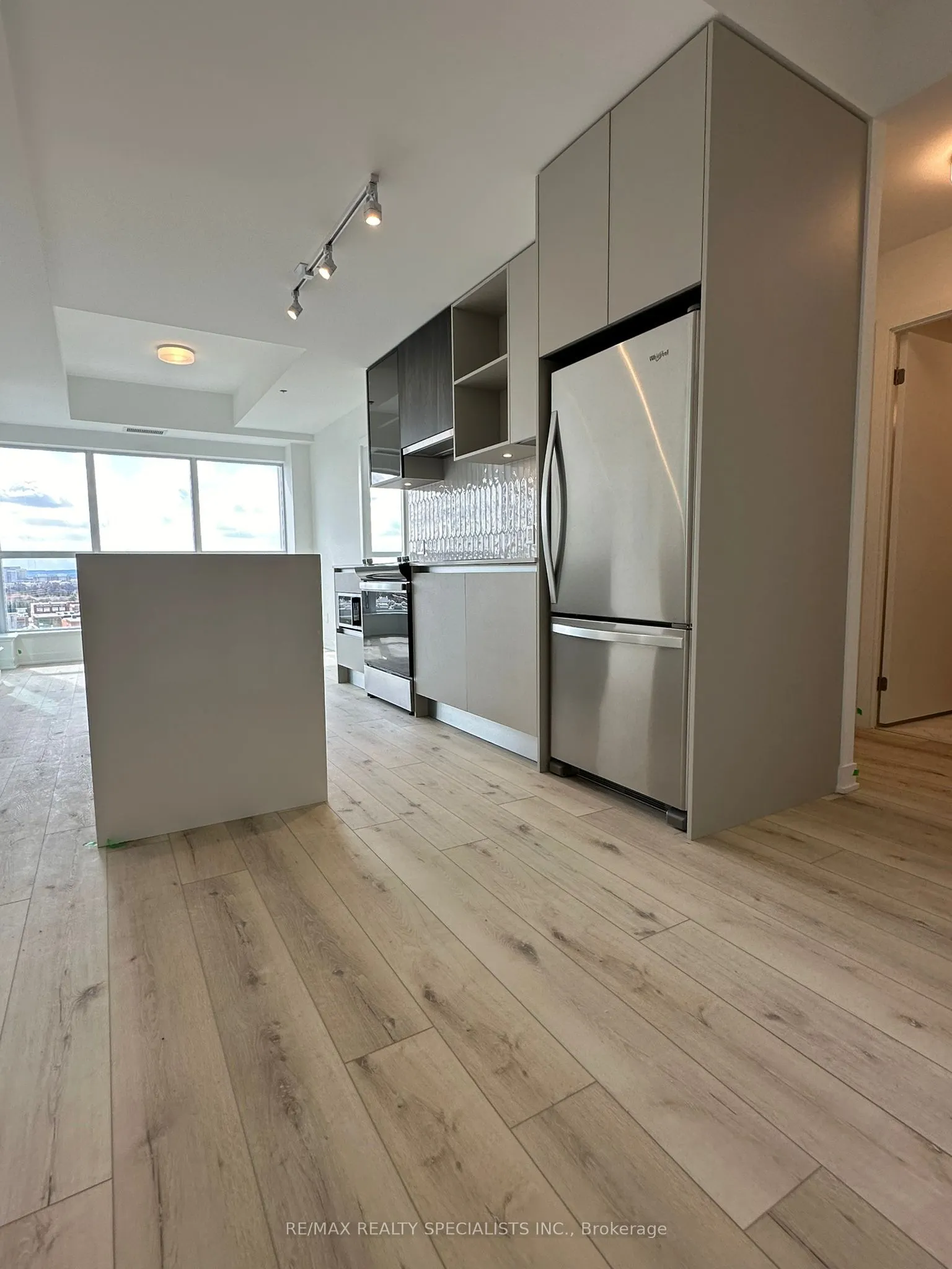 405 Dundas Street W, #808