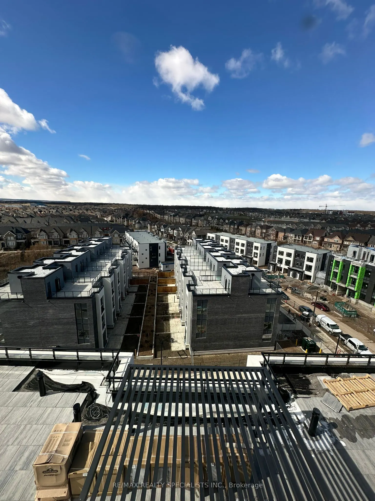 405 Dundas Street W, #808