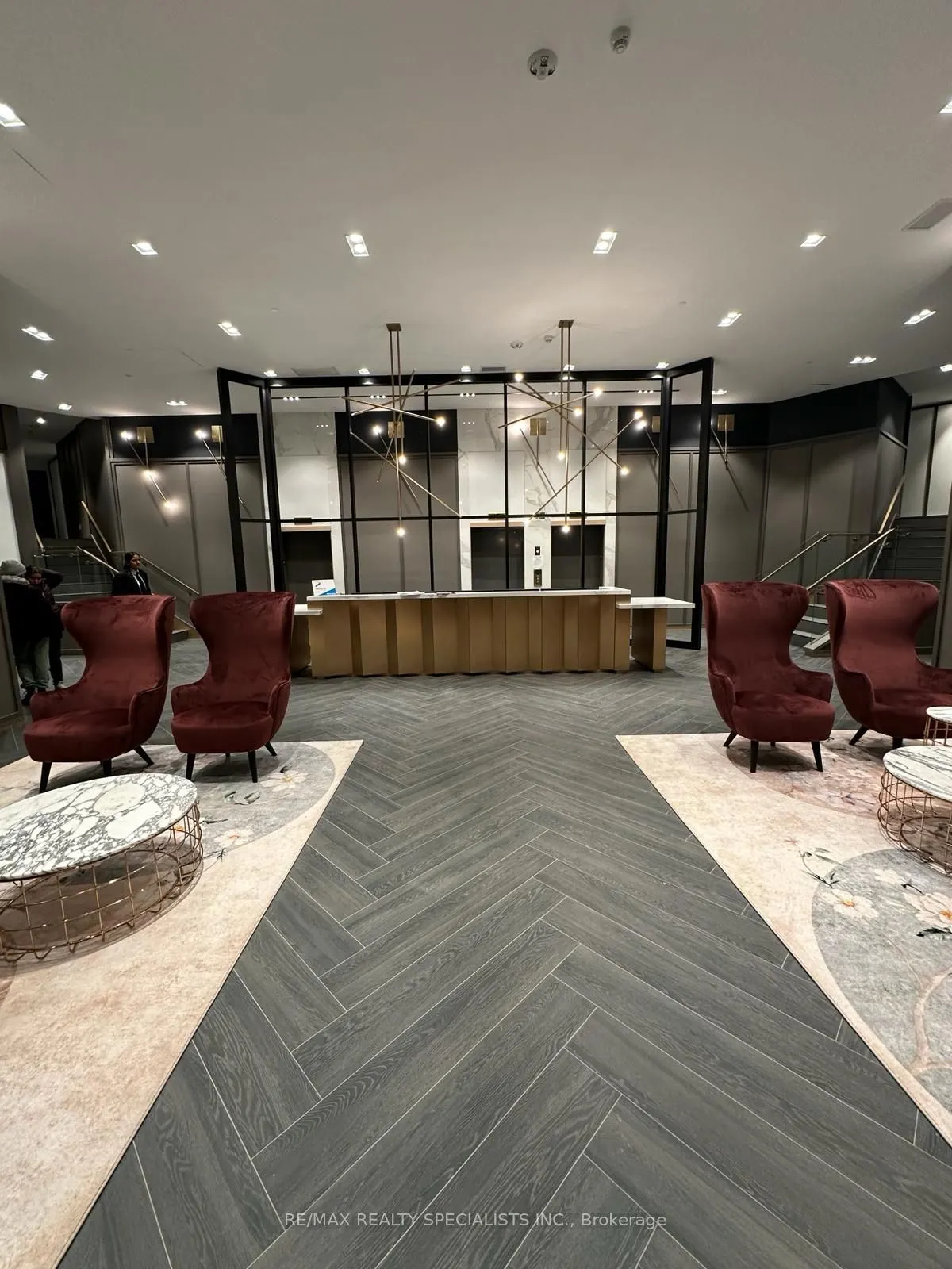 405 Dundas Street W, #808