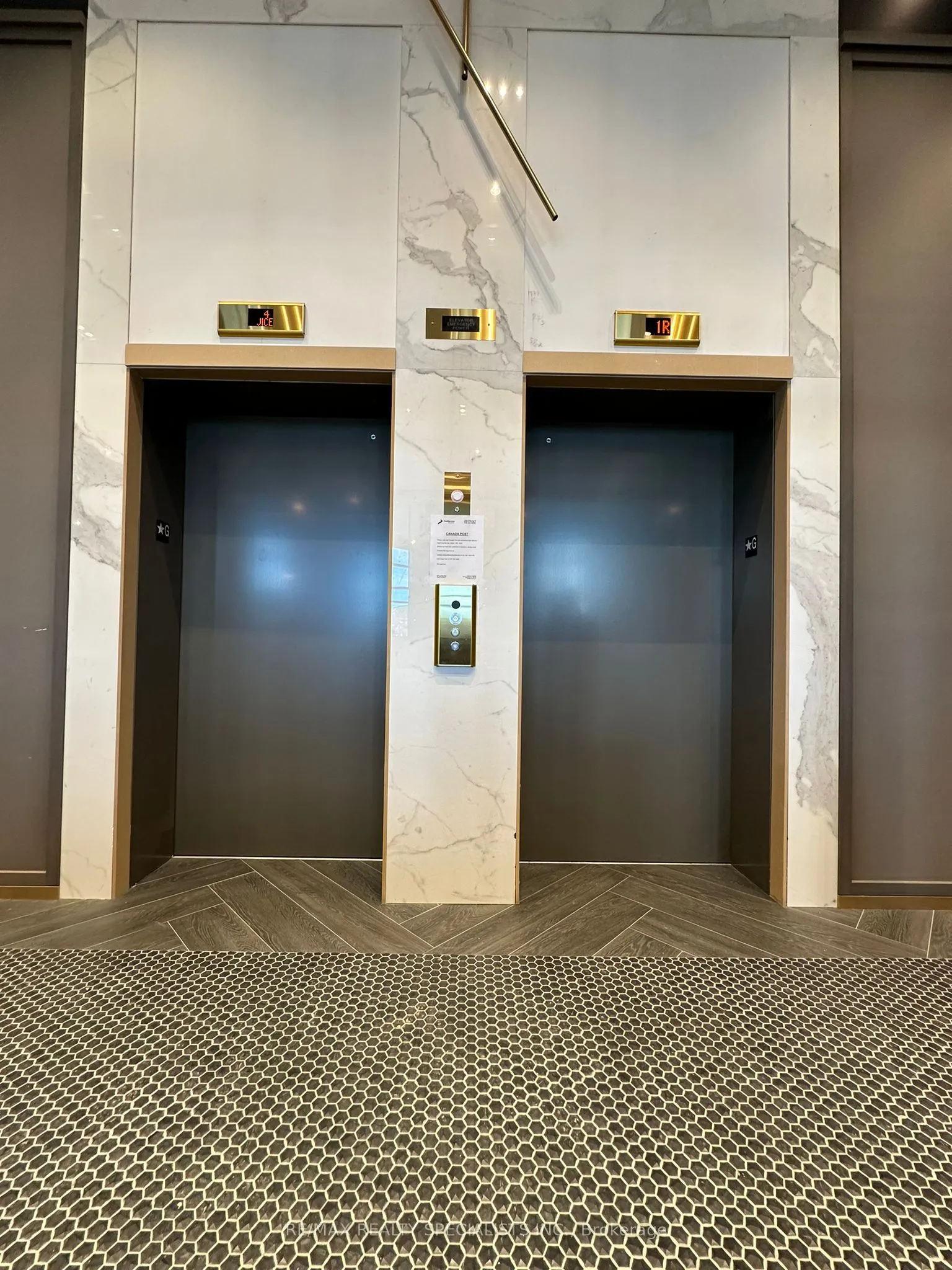 405 Dundas Street W, #808