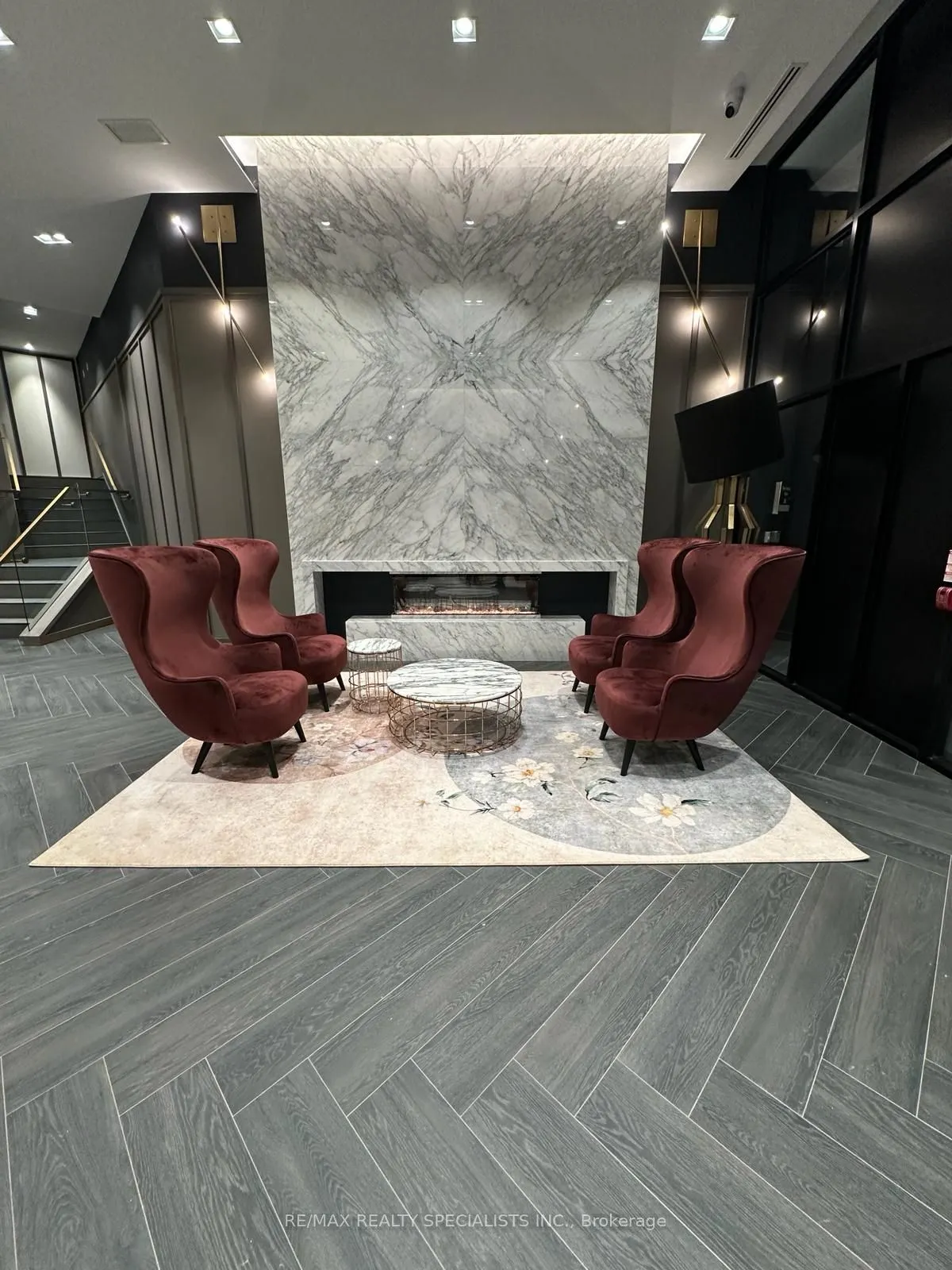 405 Dundas Street W, #808
