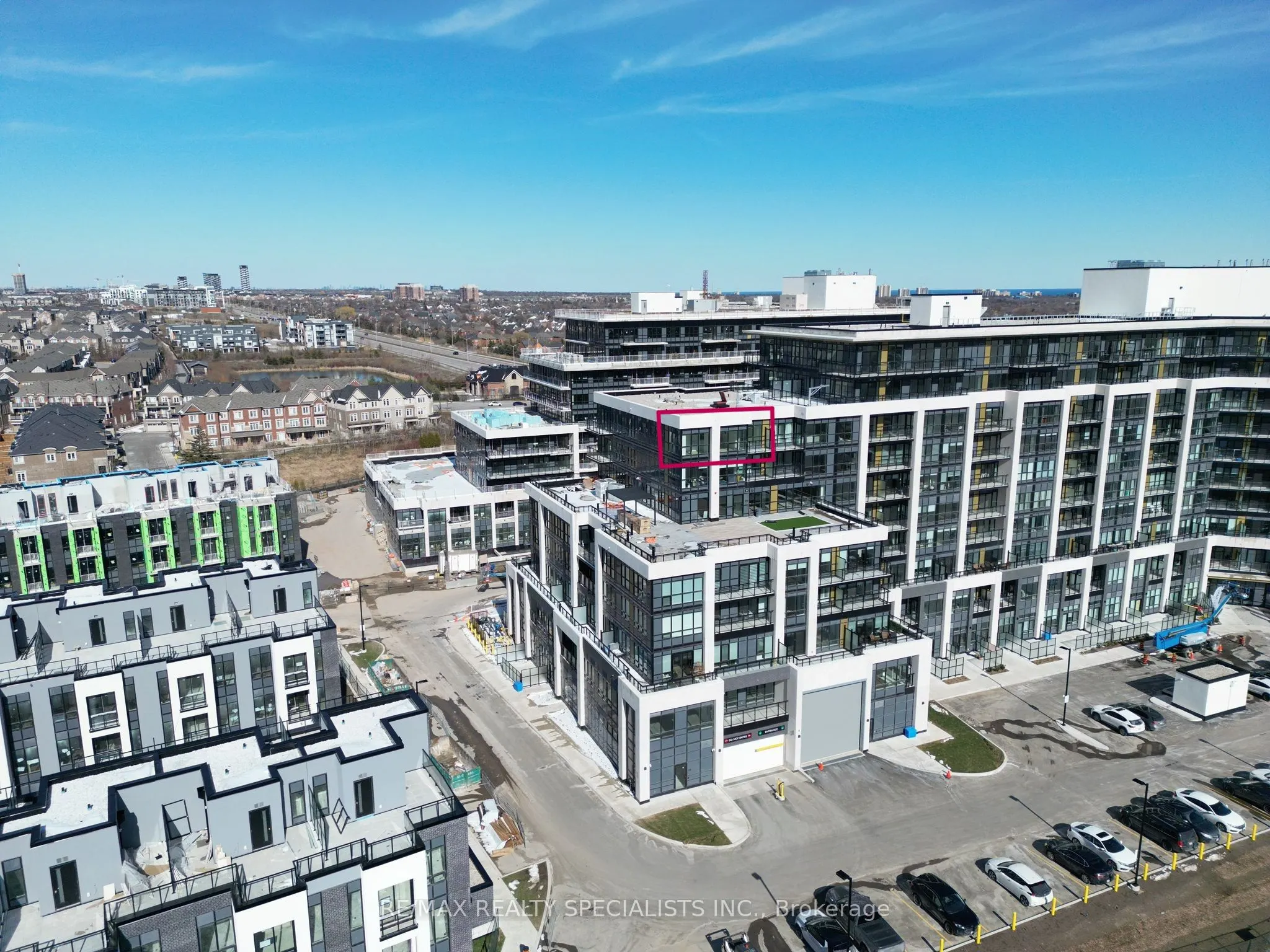 405 Dundas Street W, #808