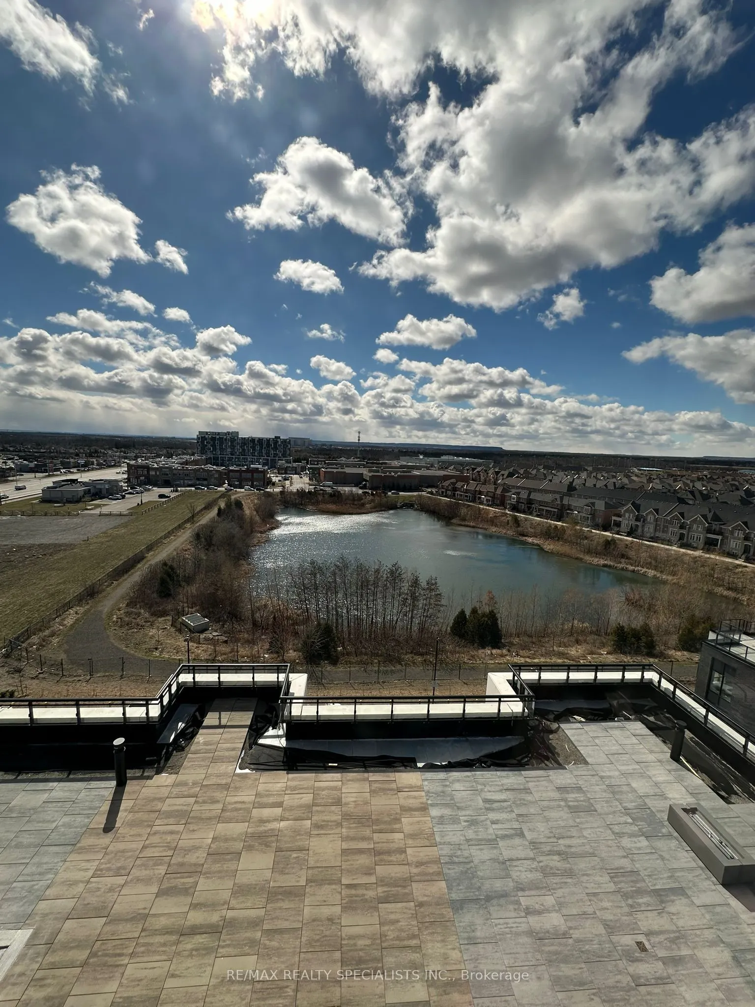 405 Dundas Street W, #808