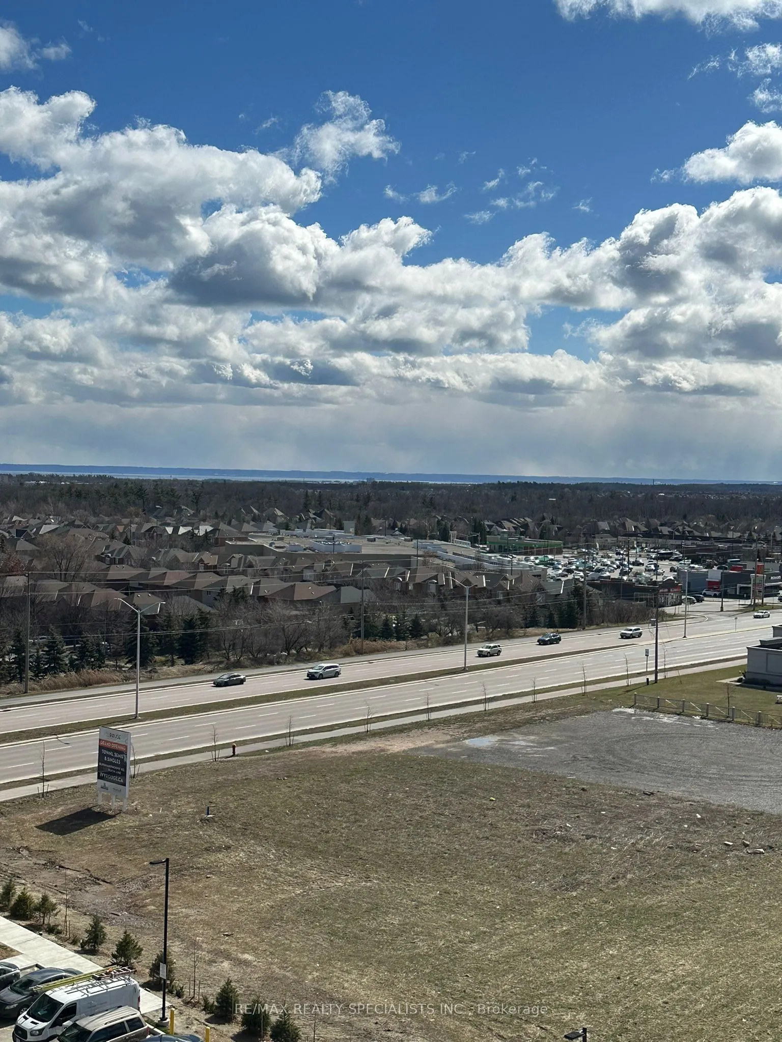 405 Dundas Street W, #808