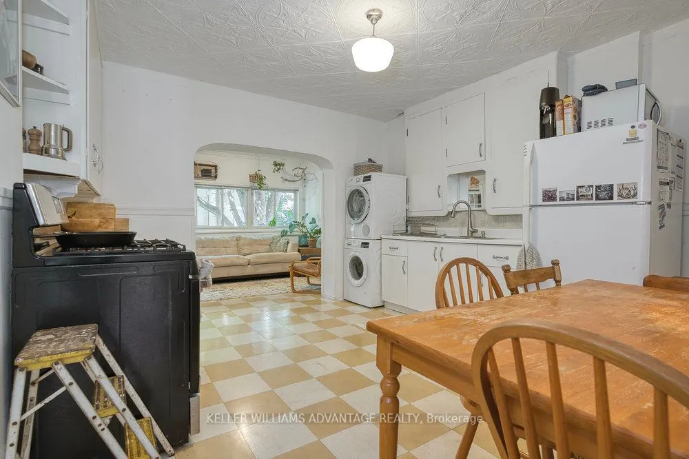 32 Bartlett Avenue